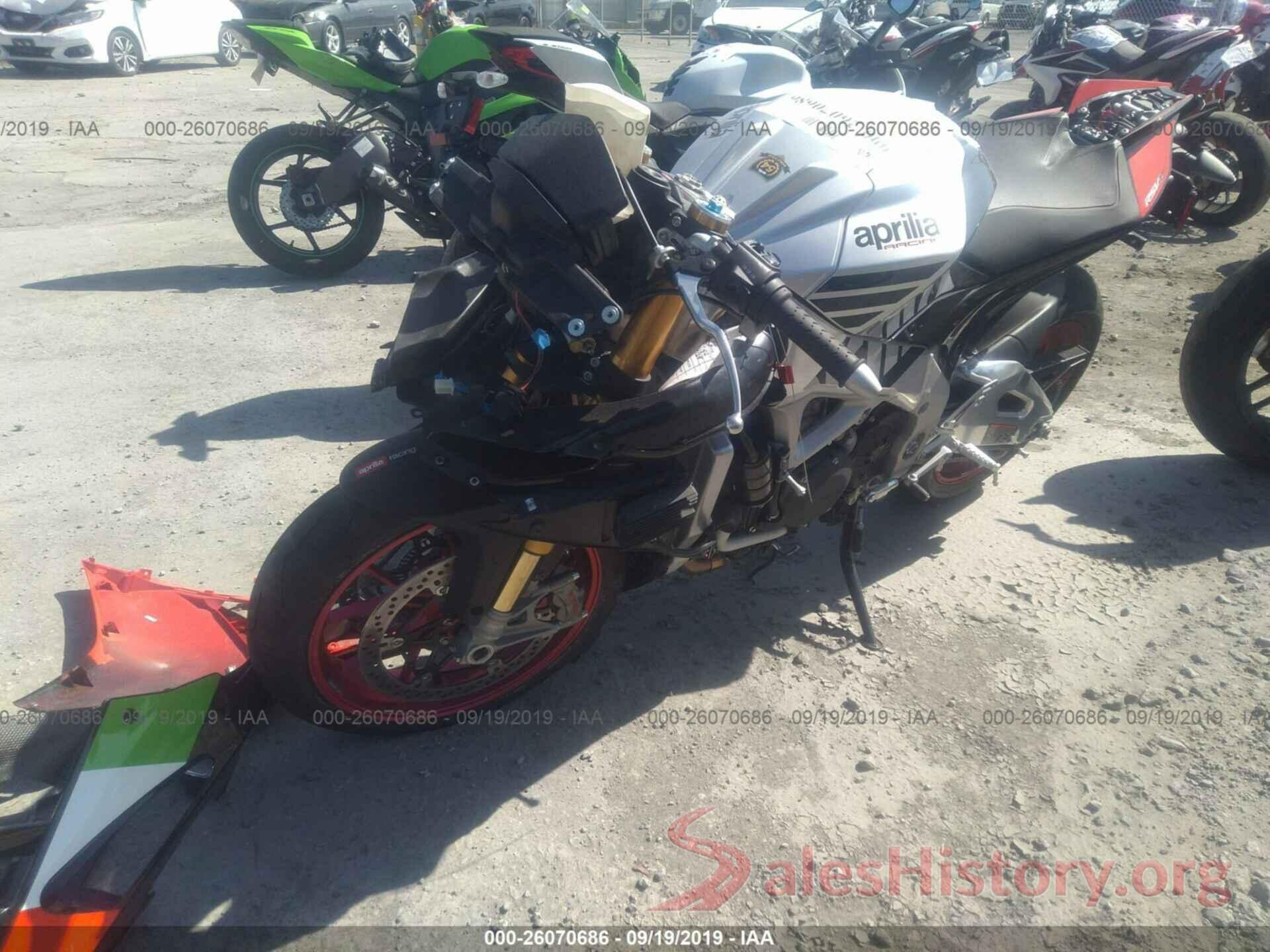 ZD4KEU003JS001316 2018 APRILIA RSV4