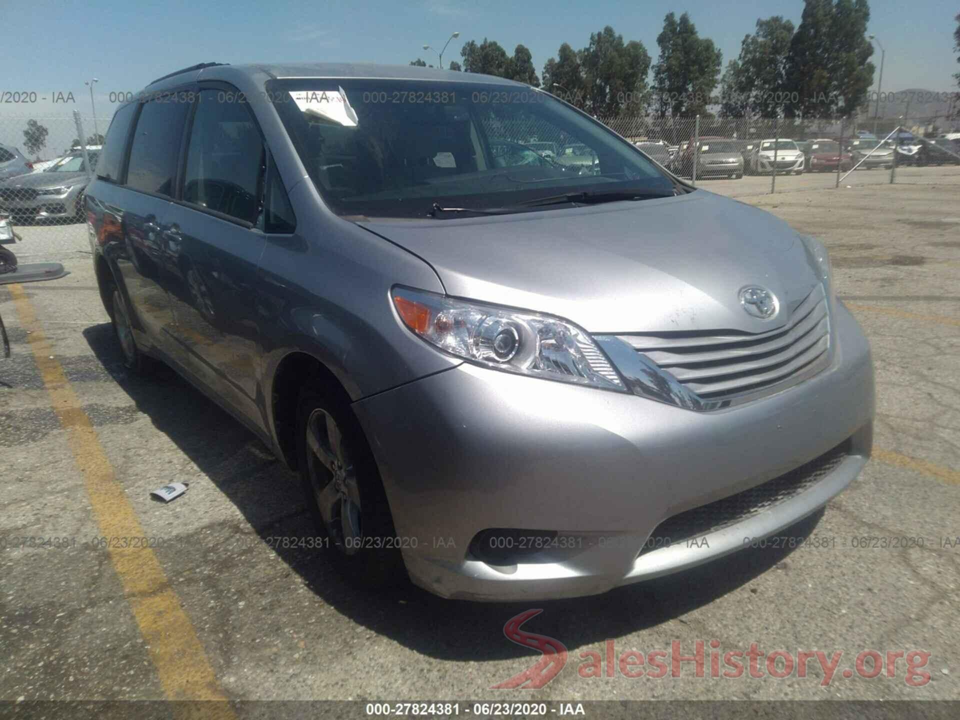 5TDKZ3DCXHS767903 2017 Toyota Sienna