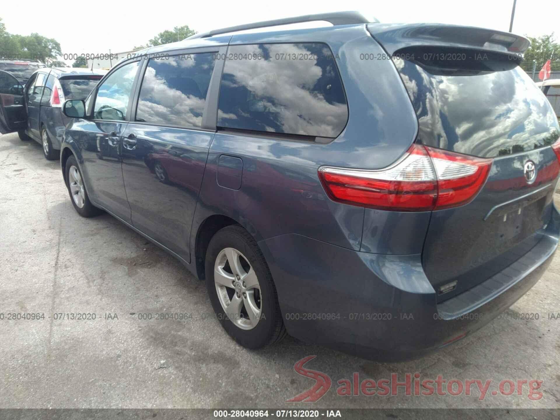 5TDKZ3DC1HS825672 2017 Toyota Sienna