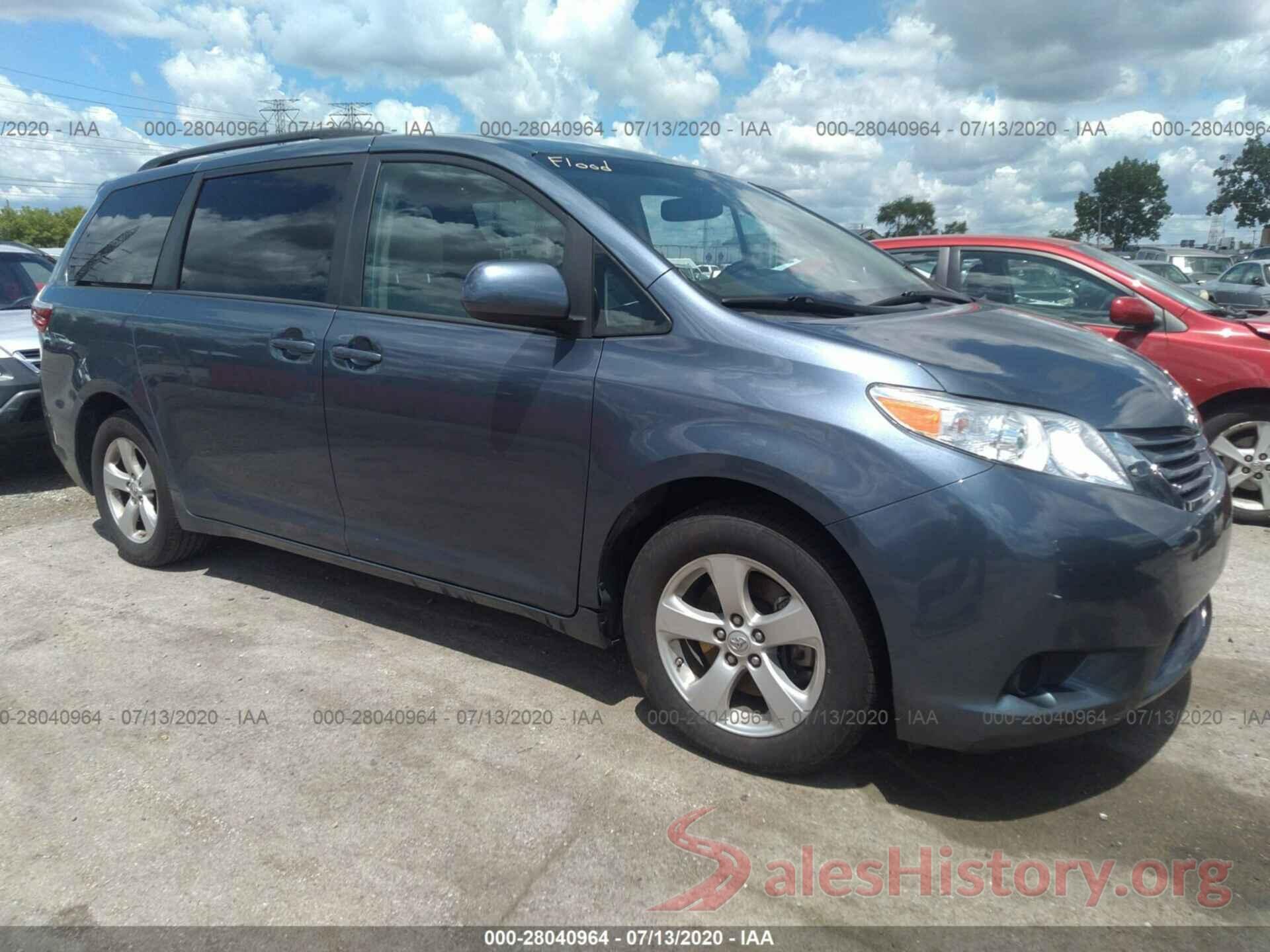 5TDKZ3DC1HS825672 2017 Toyota Sienna