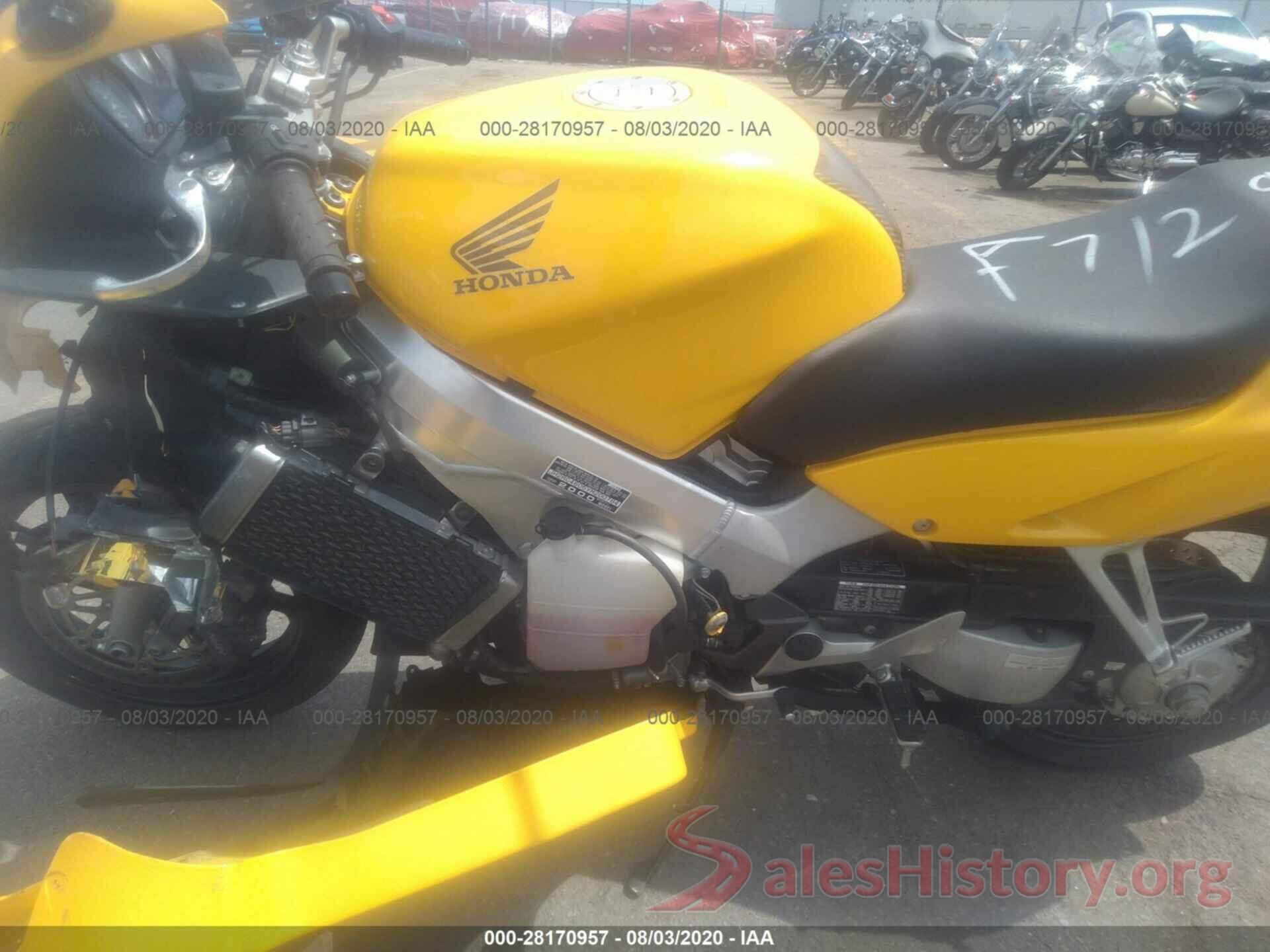 JH2RC4605YM200784 2000 Honda VFR800