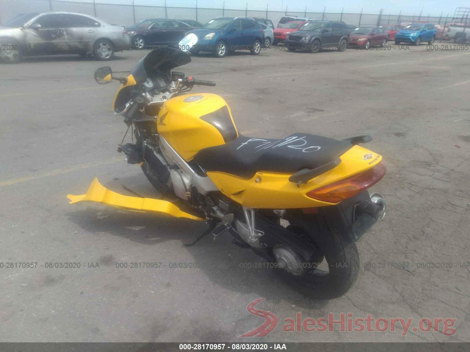 JH2RC4605YM200784 2000 Honda VFR800