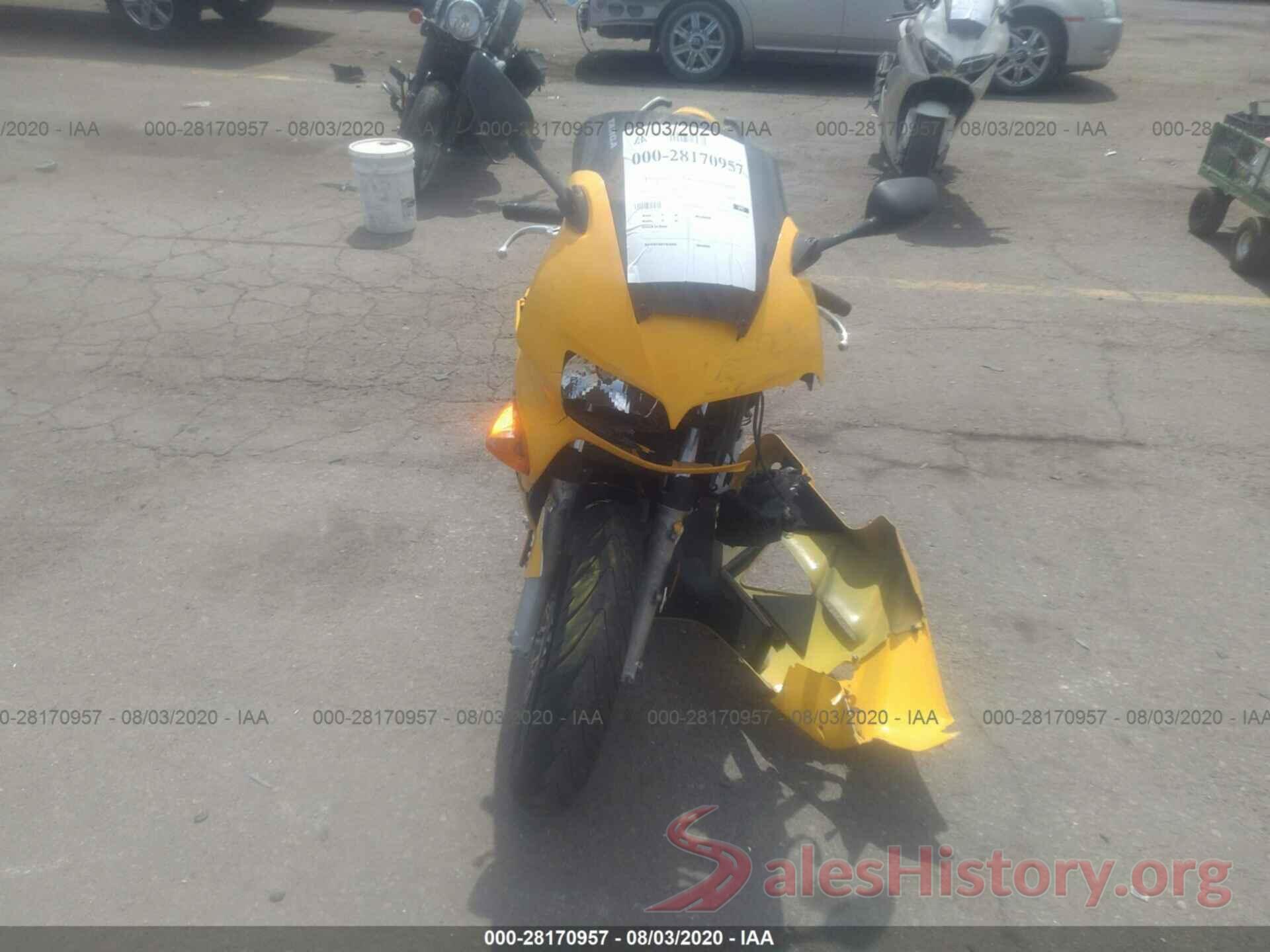 JH2RC4605YM200784 2000 Honda VFR800