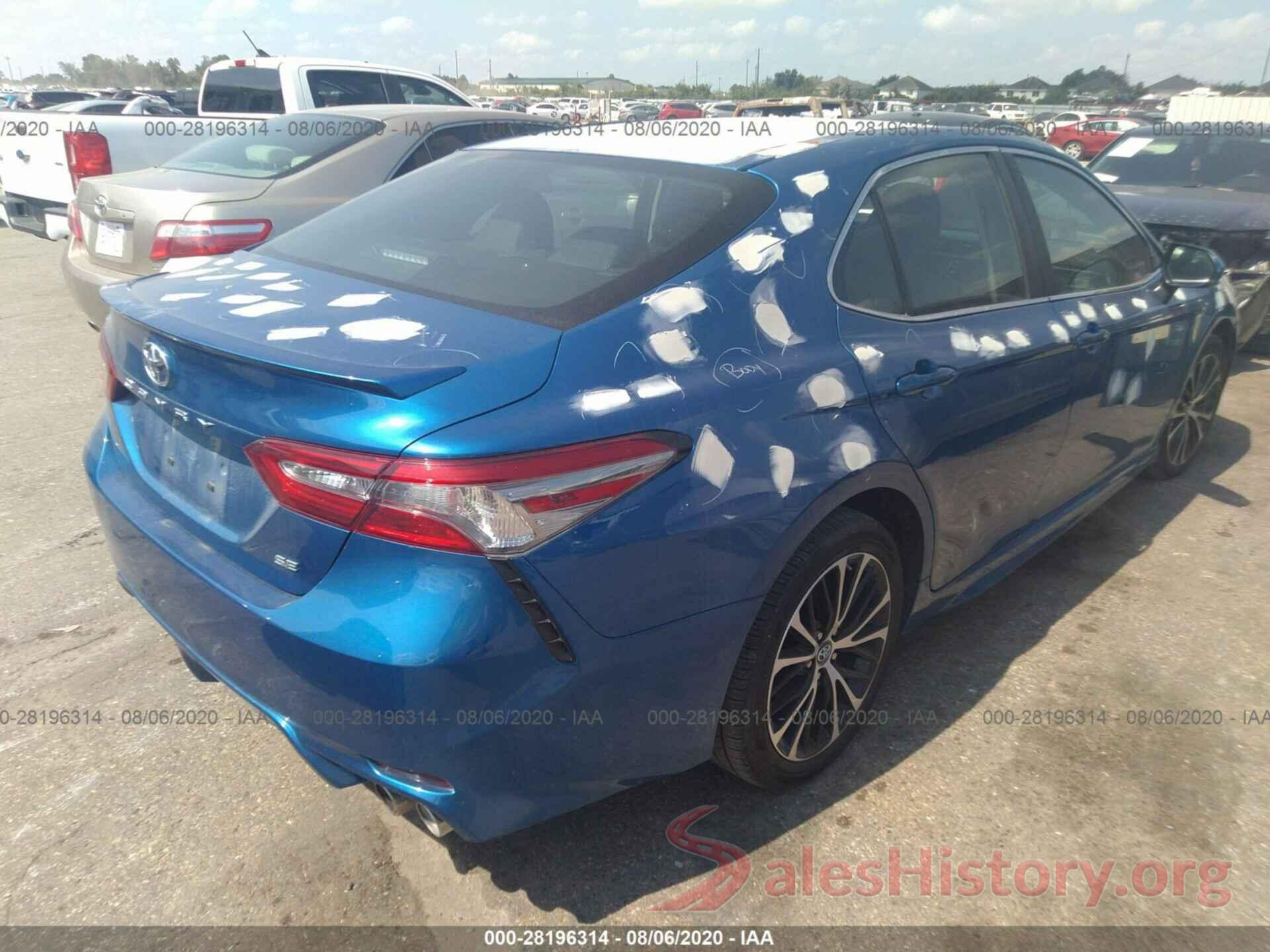 4T1B11HK8JU140918 2018 TOYOTA CAMRY