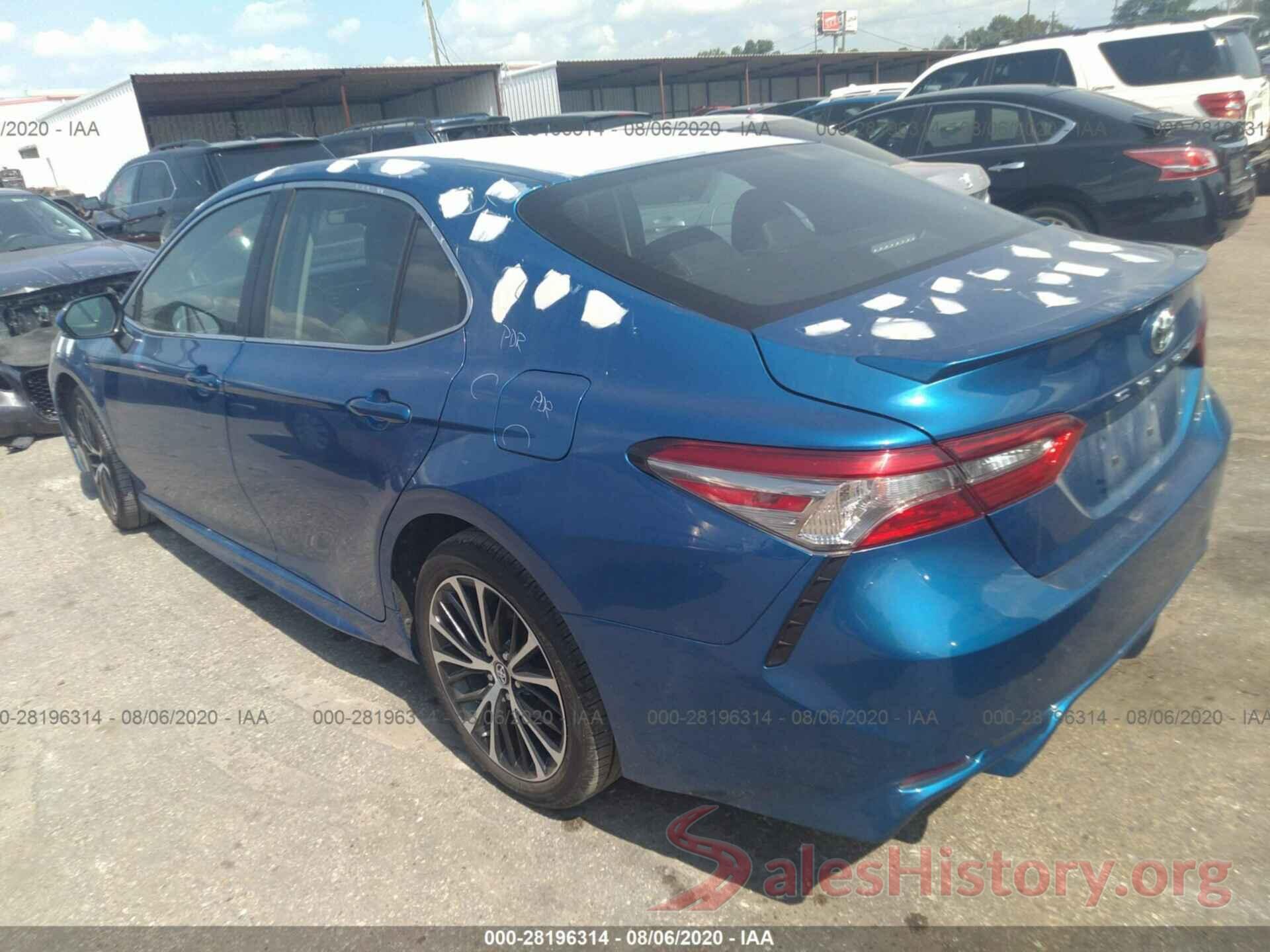 4T1B11HK8JU140918 2018 TOYOTA CAMRY