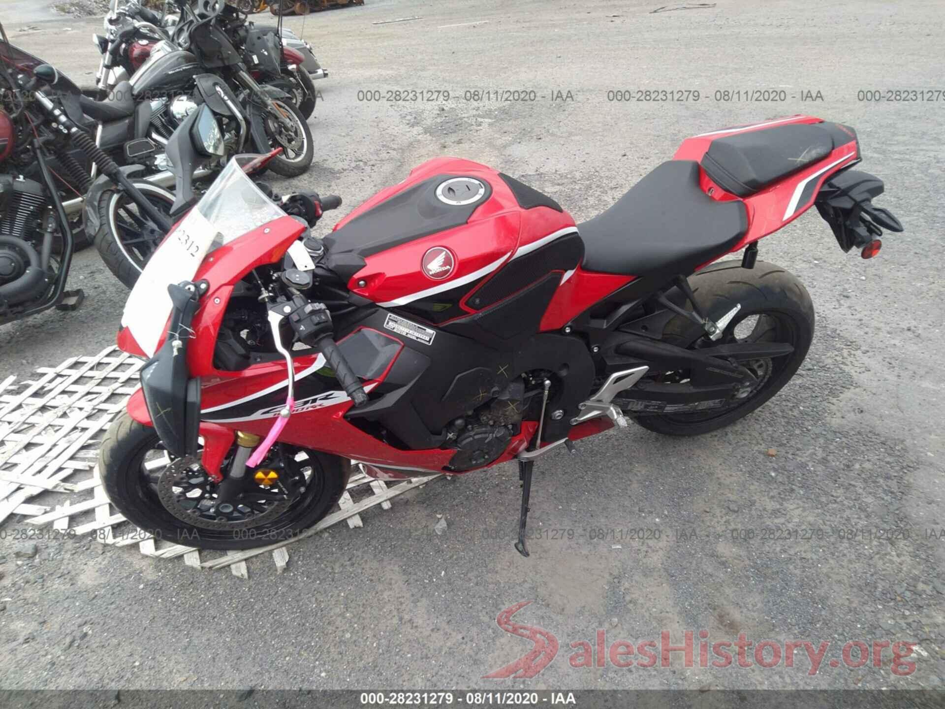 JH2SC7716JK100947 2018 HONDA CBR1000