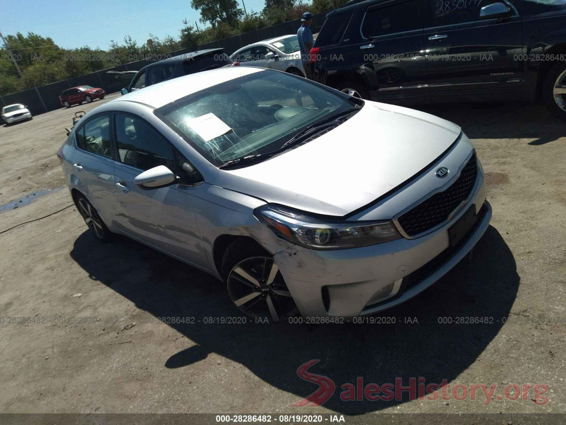 3KPFL4A88JE208956 2018 KIA FORTE