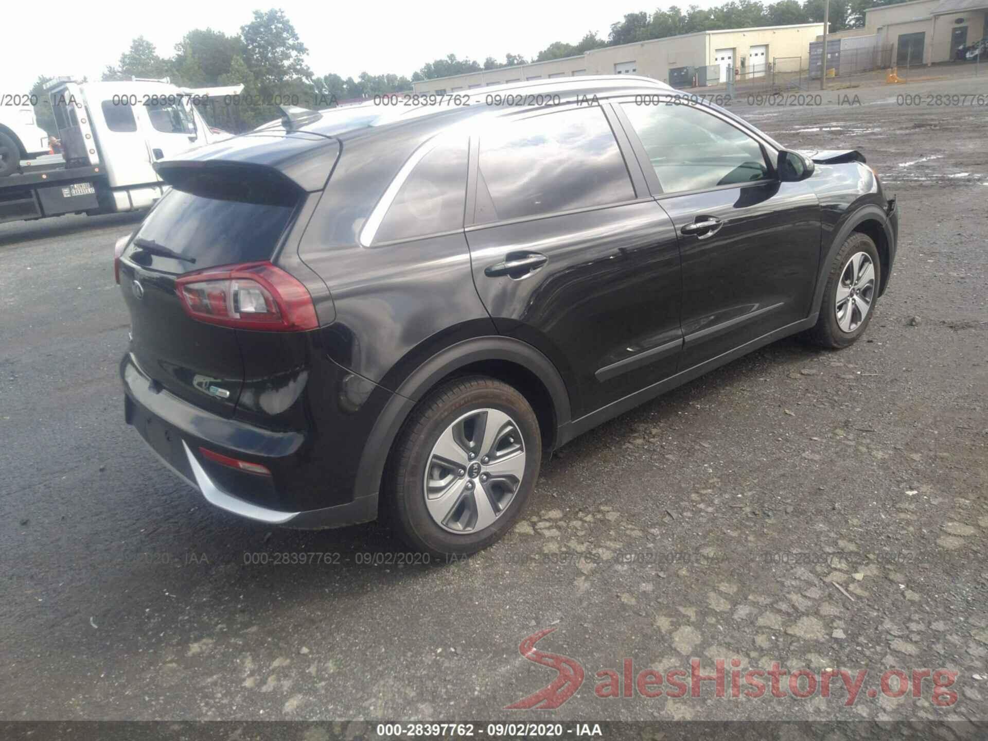 KNDCB3LC9J5210955 2018 KIA NIRO