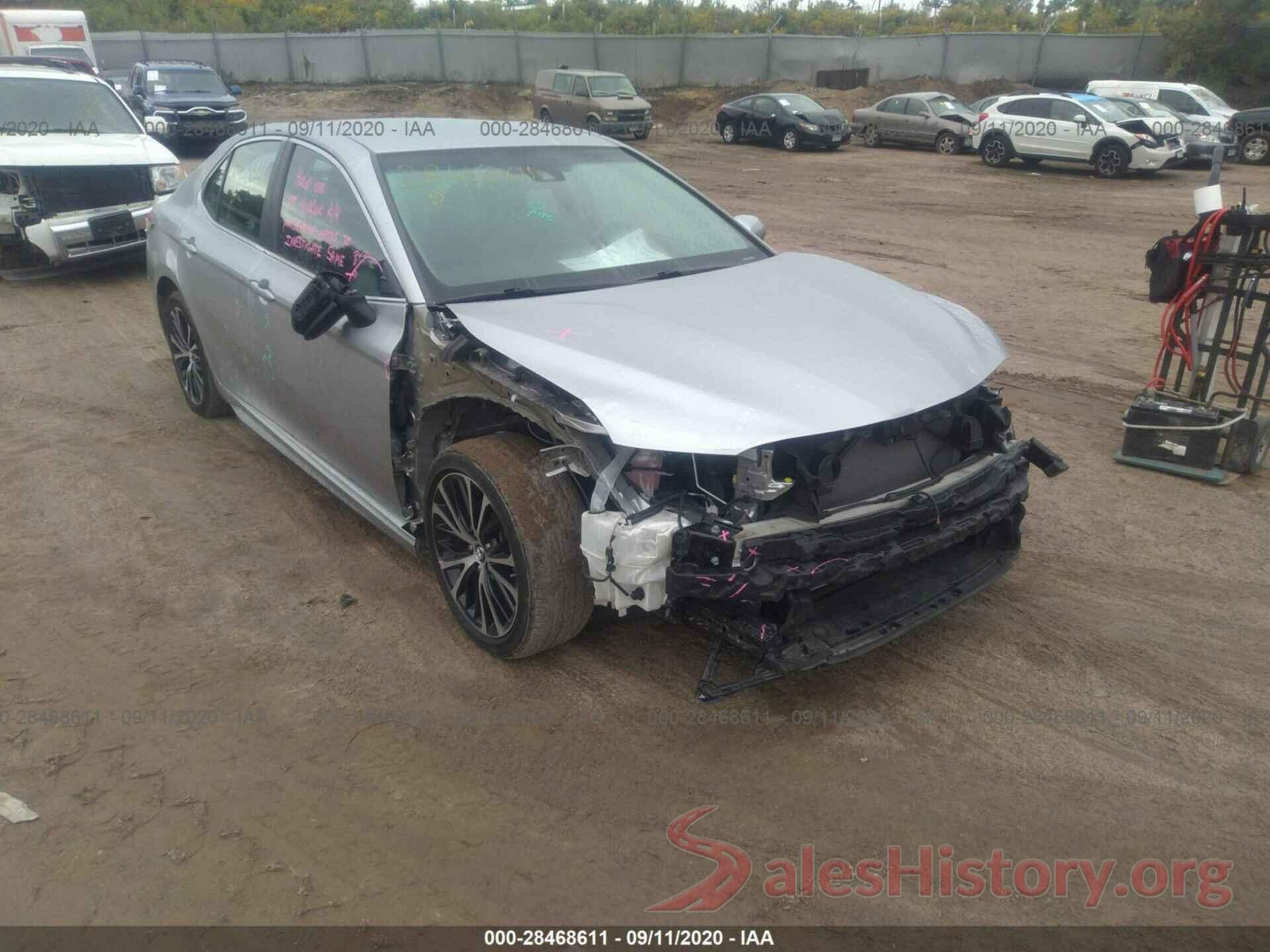 4T1B11HK8JU028135 2018 TOYOTA CAMRY