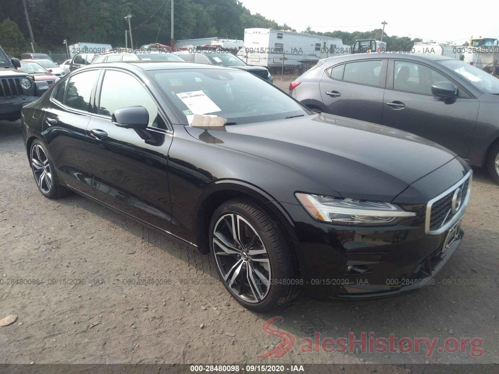 7JRA22TM2KG005446 2019 VOLVO S60