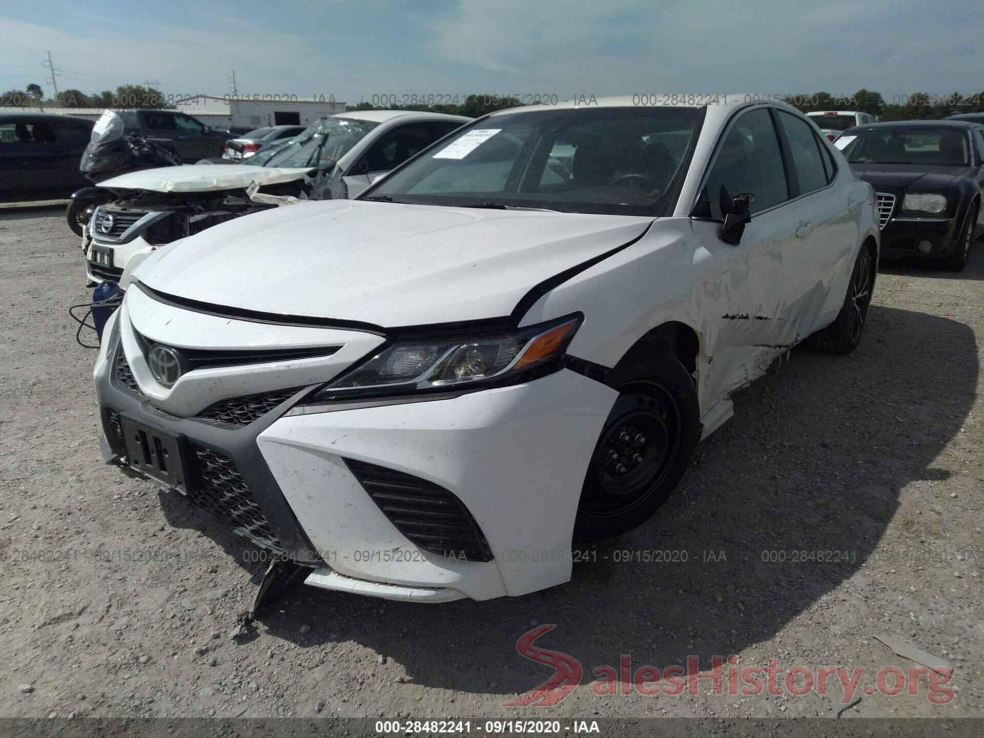 4T1B11HK2JU526198 2018 TOYOTA CAMRY