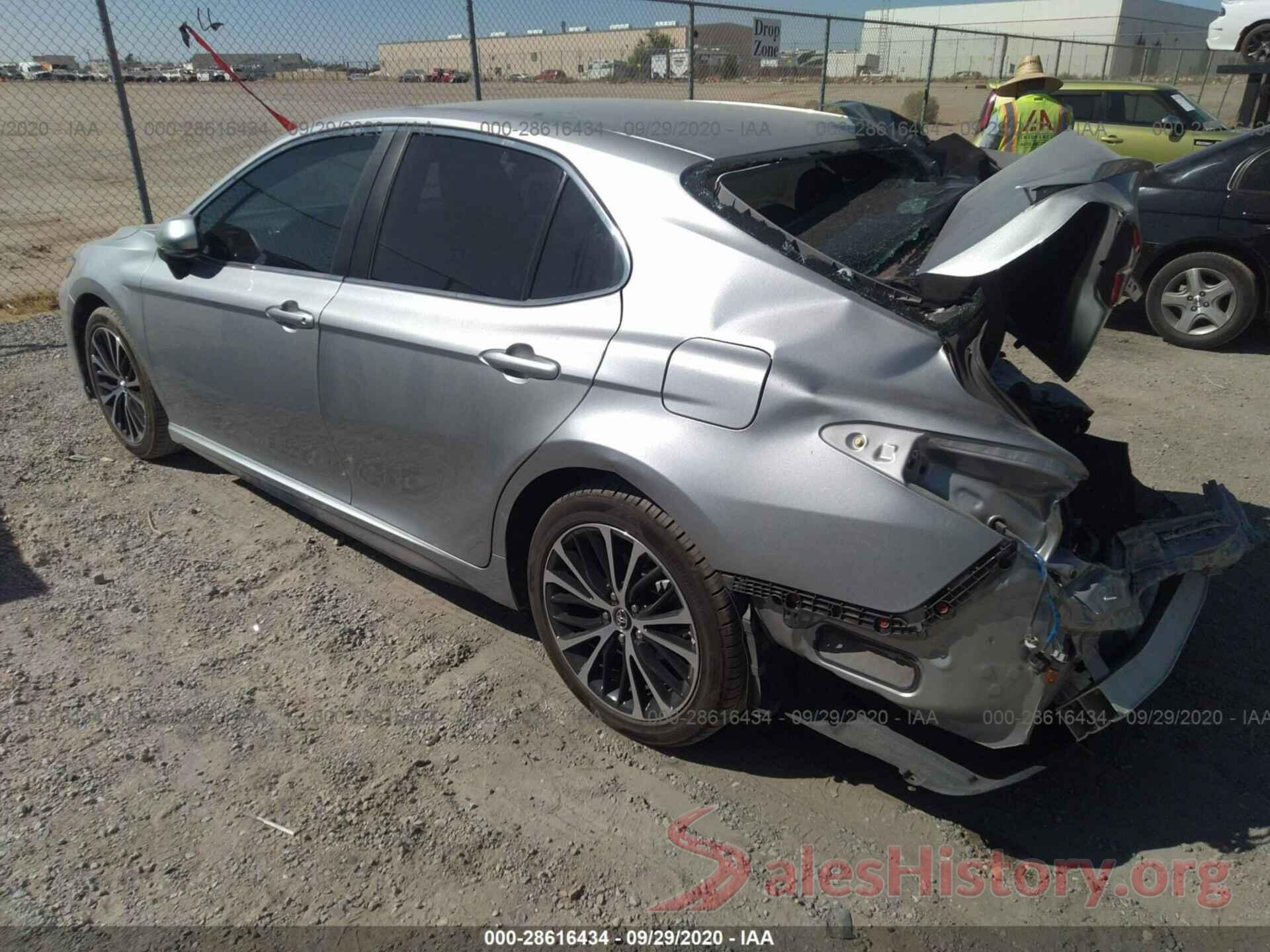 4T1B11HK5JU088227 2018 TOYOTA CAMRY