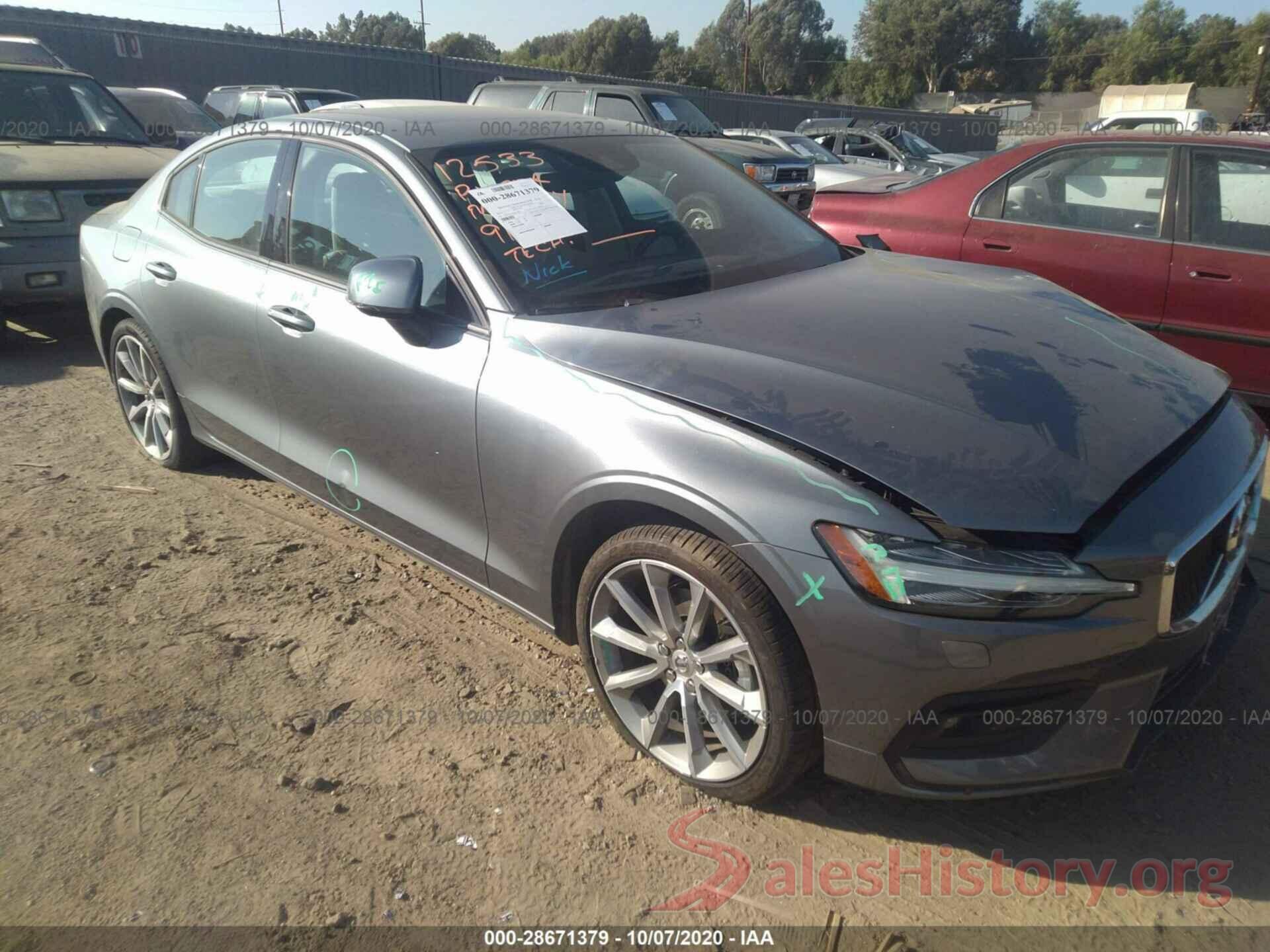 7JR102FK1KG014851 2019 VOLVO S60