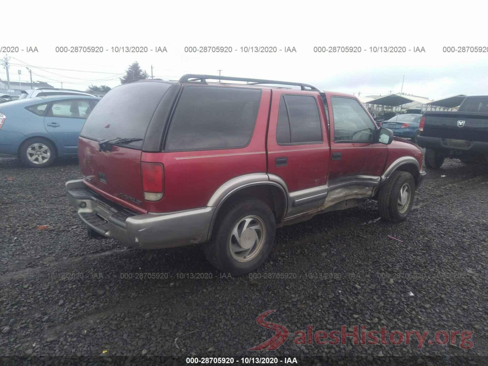 1GNDT13W4Y2244417 2000 CHEVROLET BLAZER