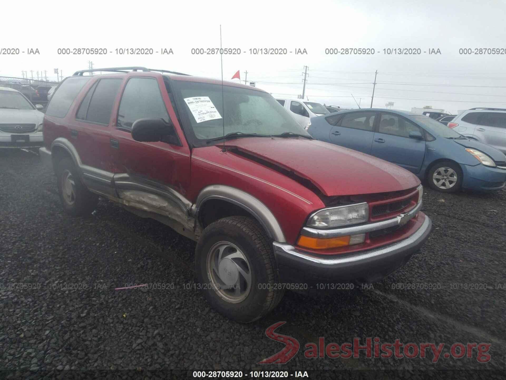 1GNDT13W4Y2244417 2000 CHEVROLET BLAZER