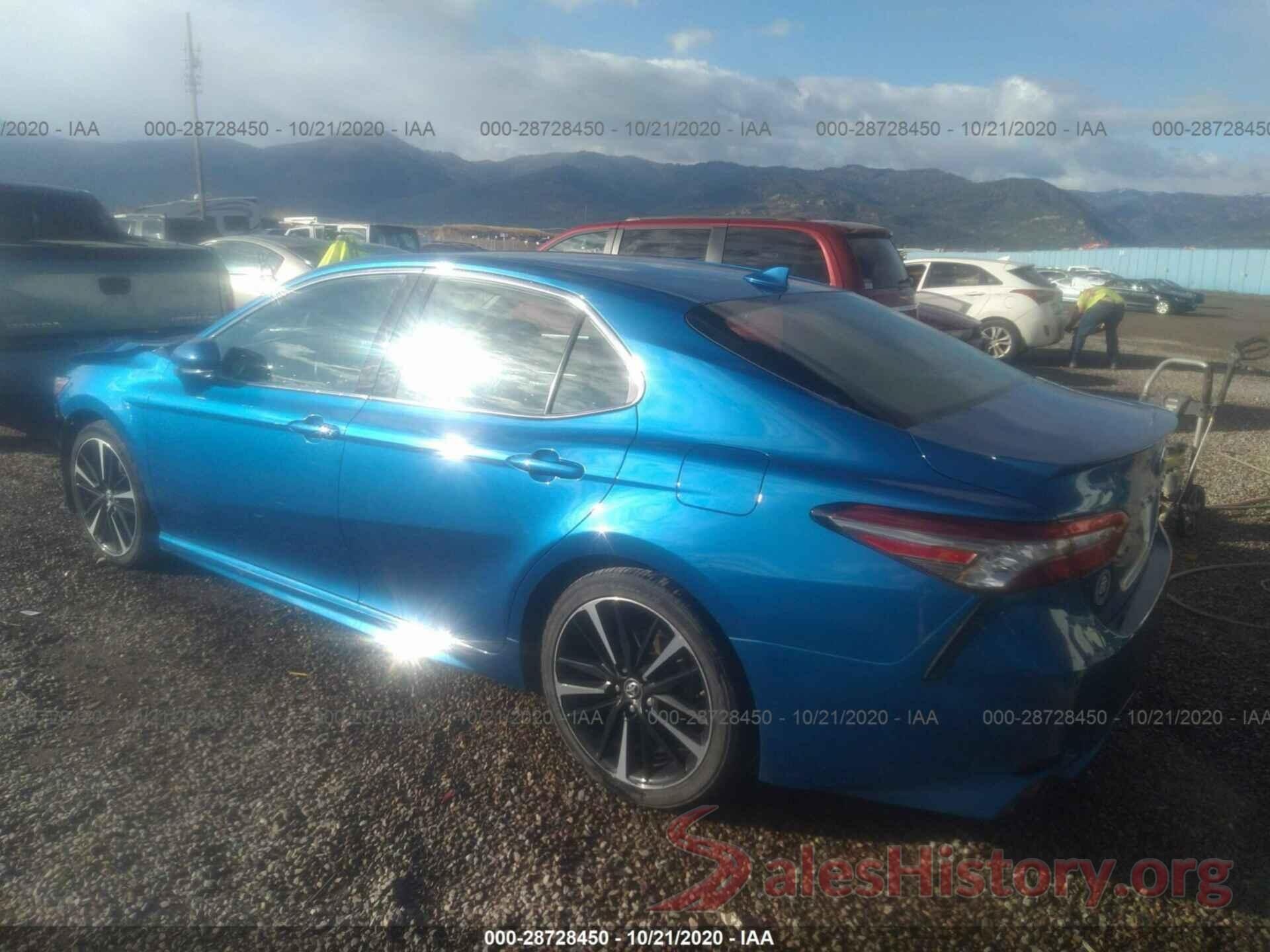 4T1B61HK1JU138011 2018 TOYOTA CAMRY