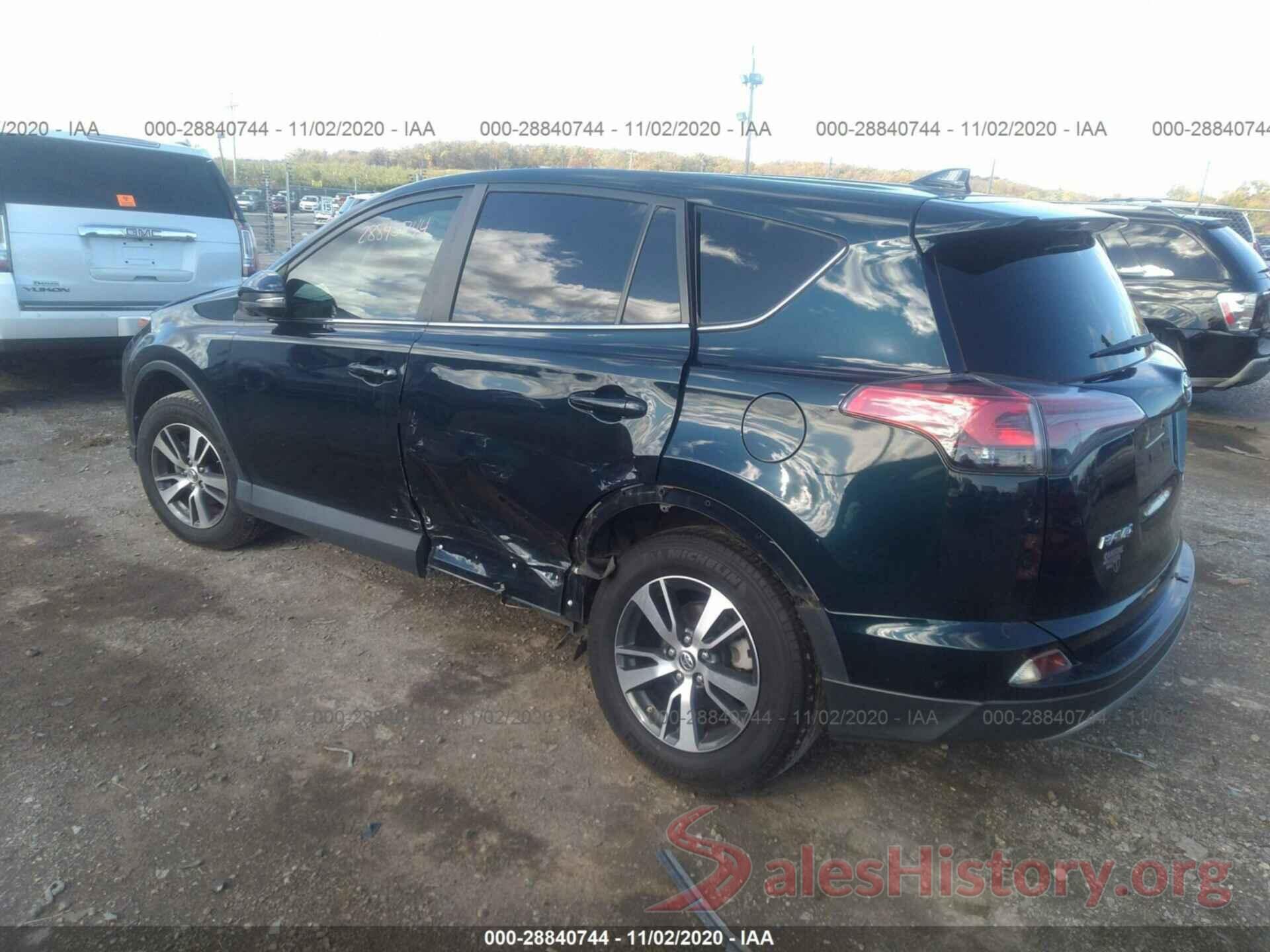 2T3RFREV2JW764623 2018 TOYOTA RAV4