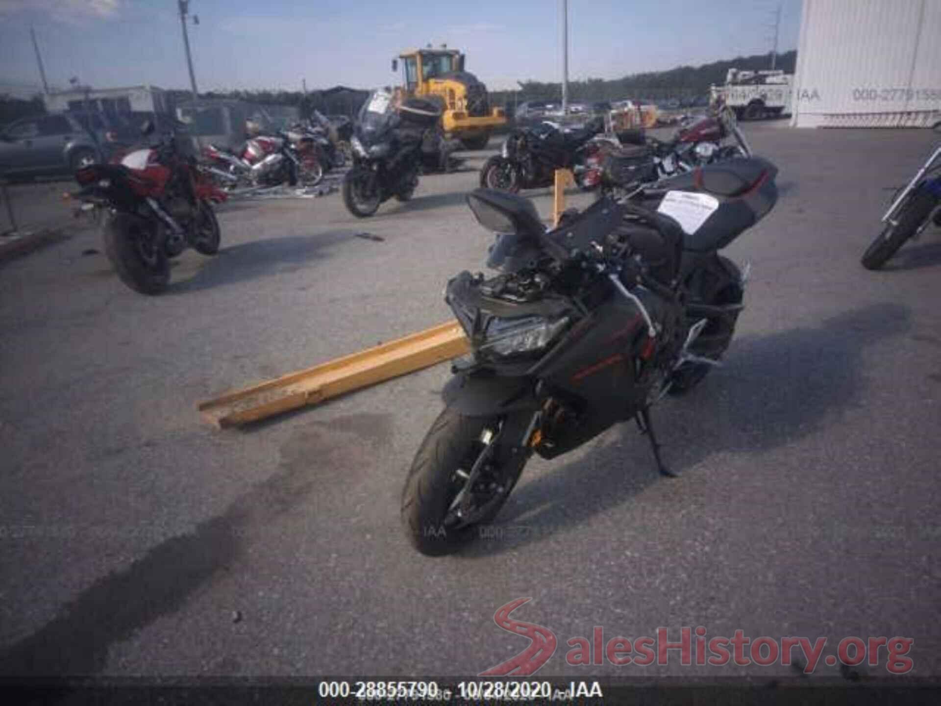 JH2SC7711JK100824 2018 HONDA CBR1000