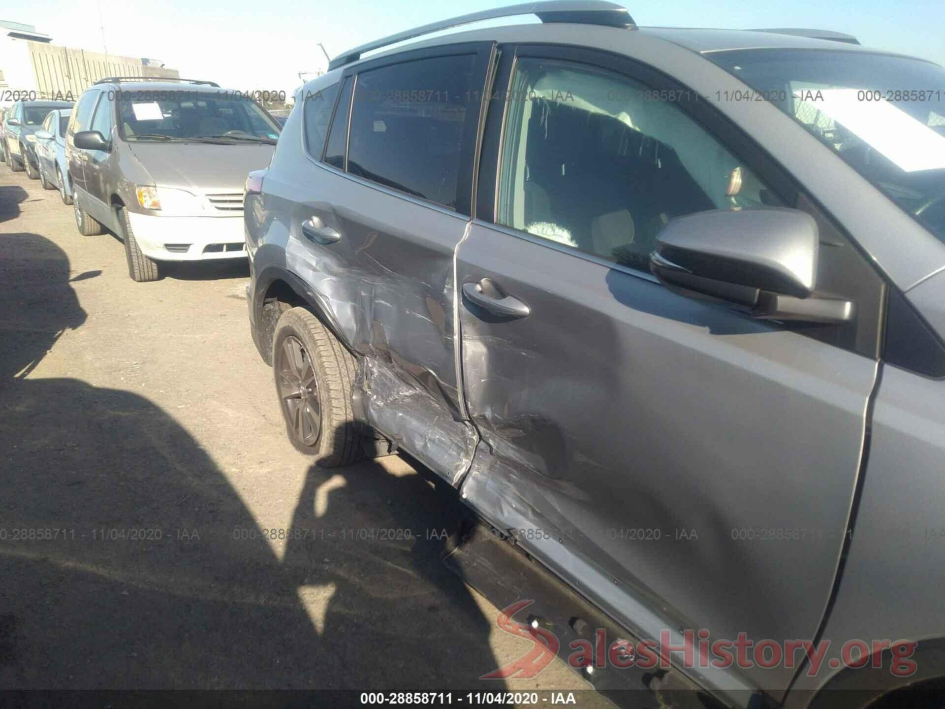 2T3RFREV2JW713218 2018 TOYOTA RAV4