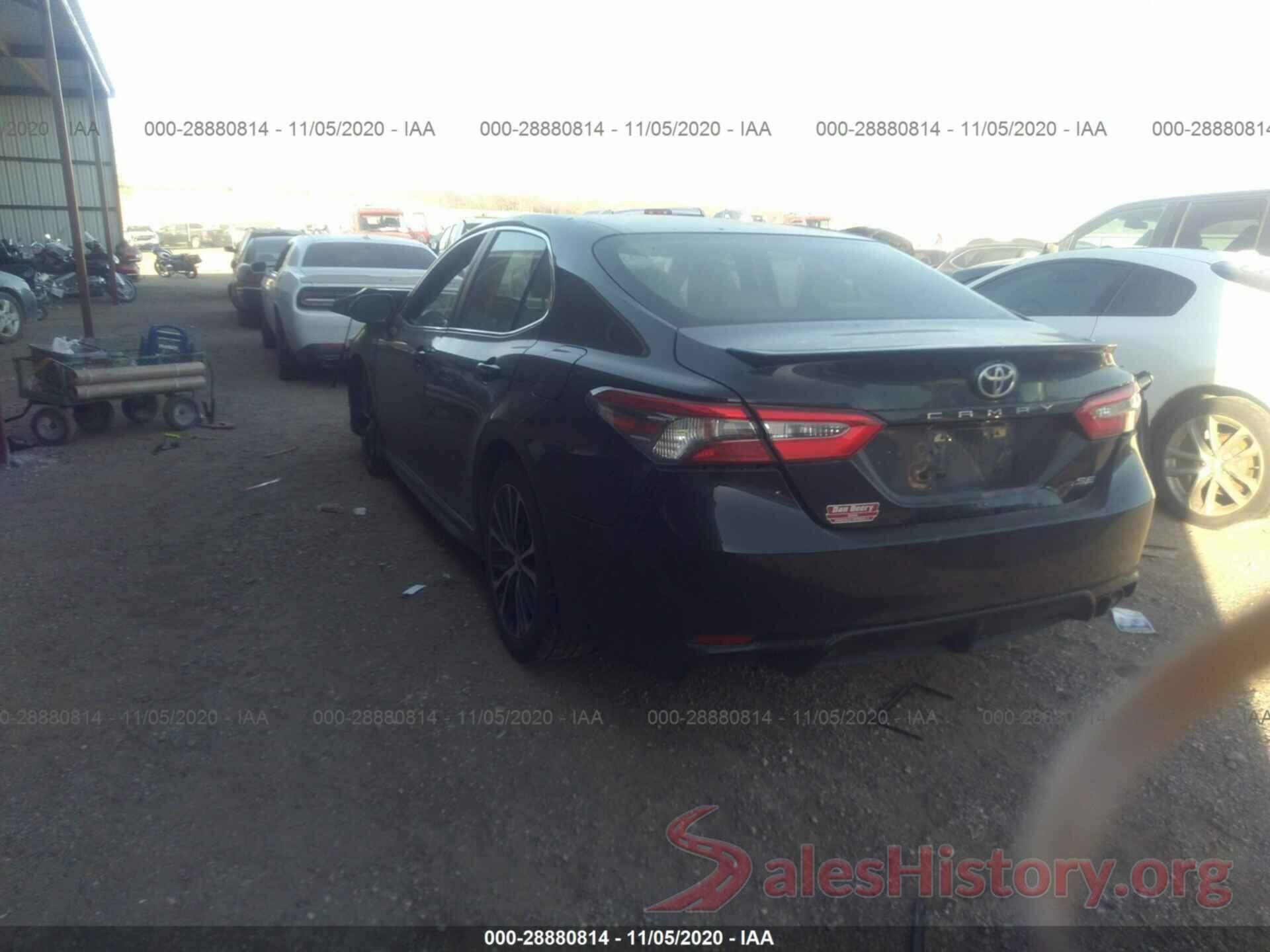 JTNB11HK9J3011589 2018 TOYOTA CAMRY