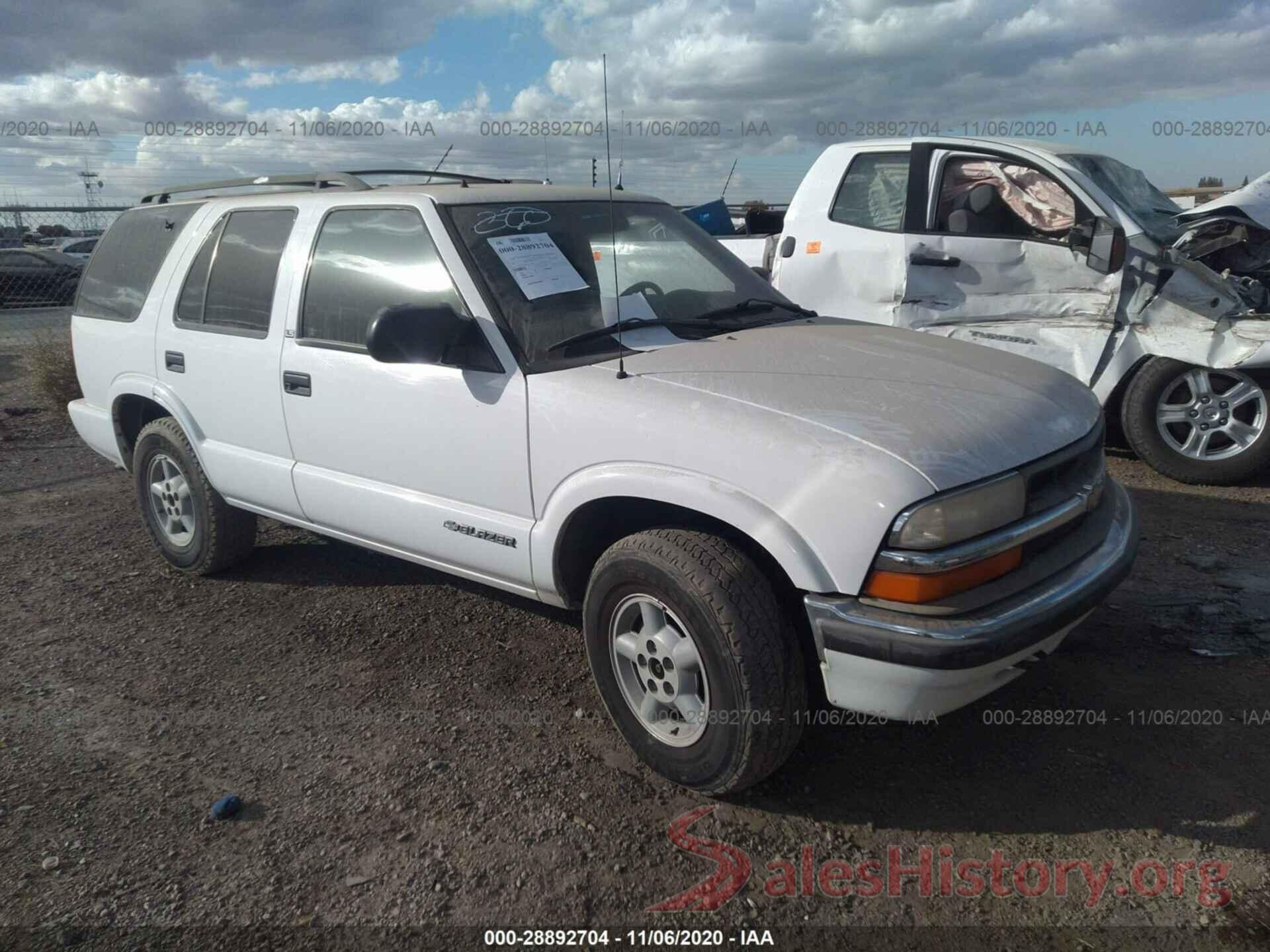 1GNDT13W1YK145263 2000 CHEVROLET BLAZER