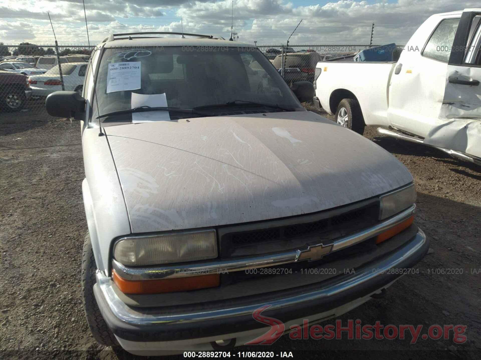 1GNDT13W1YK145263 2000 CHEVROLET BLAZER