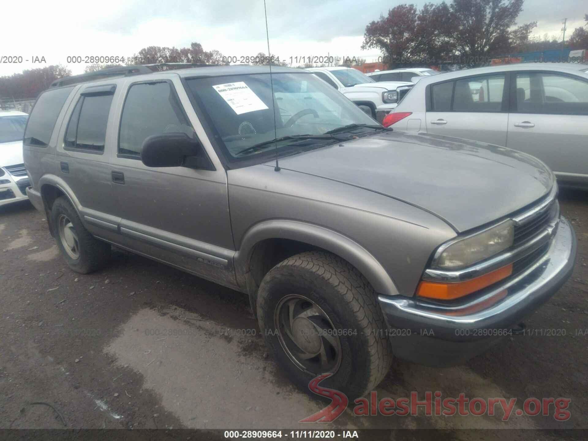 1GNDT13W0Y2152818 2000 CHEVROLET BLAZER