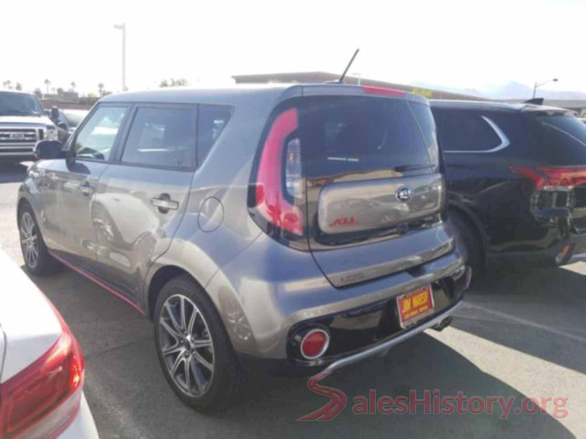 KNDJX3AA2J7532139 2018 KIA SOUL