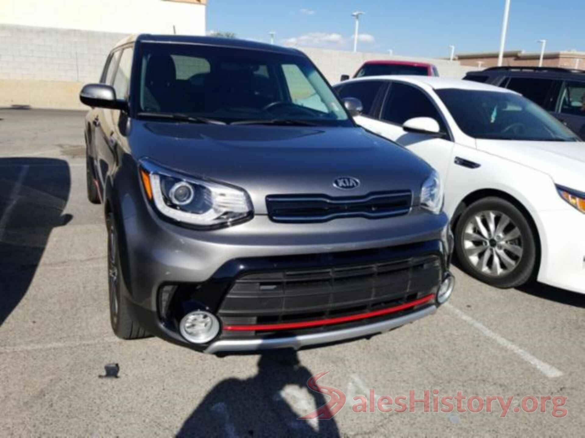 KNDJX3AA2J7532139 2018 KIA SOUL