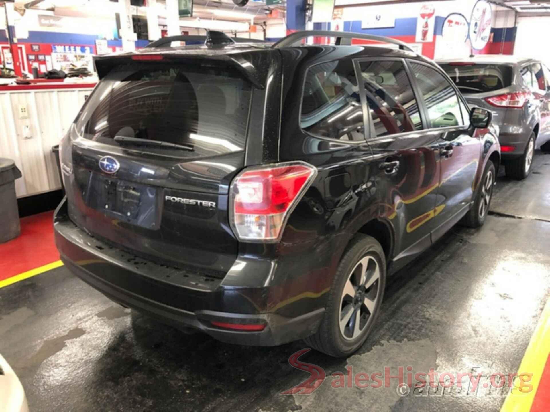 JF2SJAEC3JH514136 2018 SUBARU FORESTER