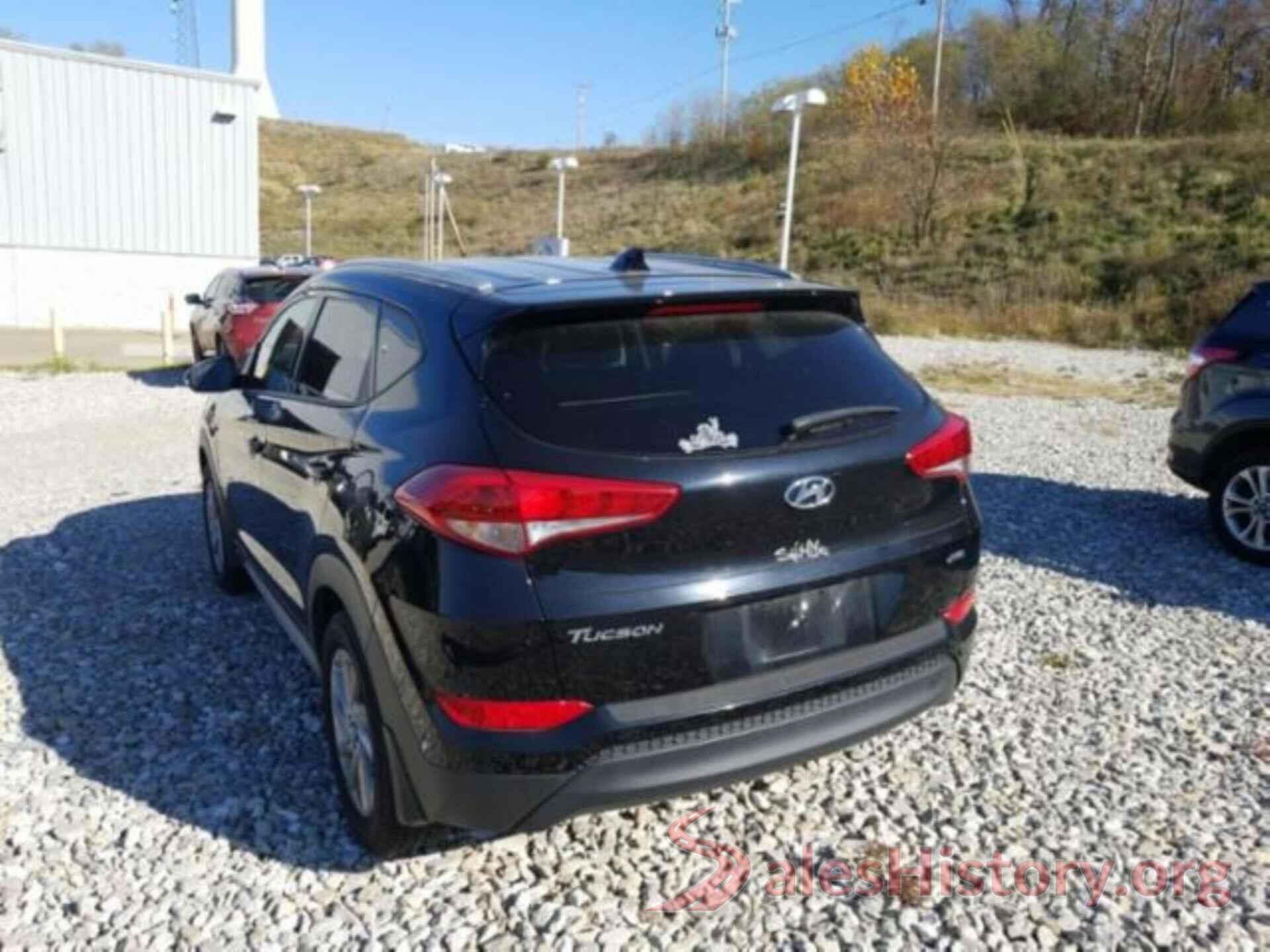 KM8J3CA41HU589560 2017 HYUNDAI TUCSON