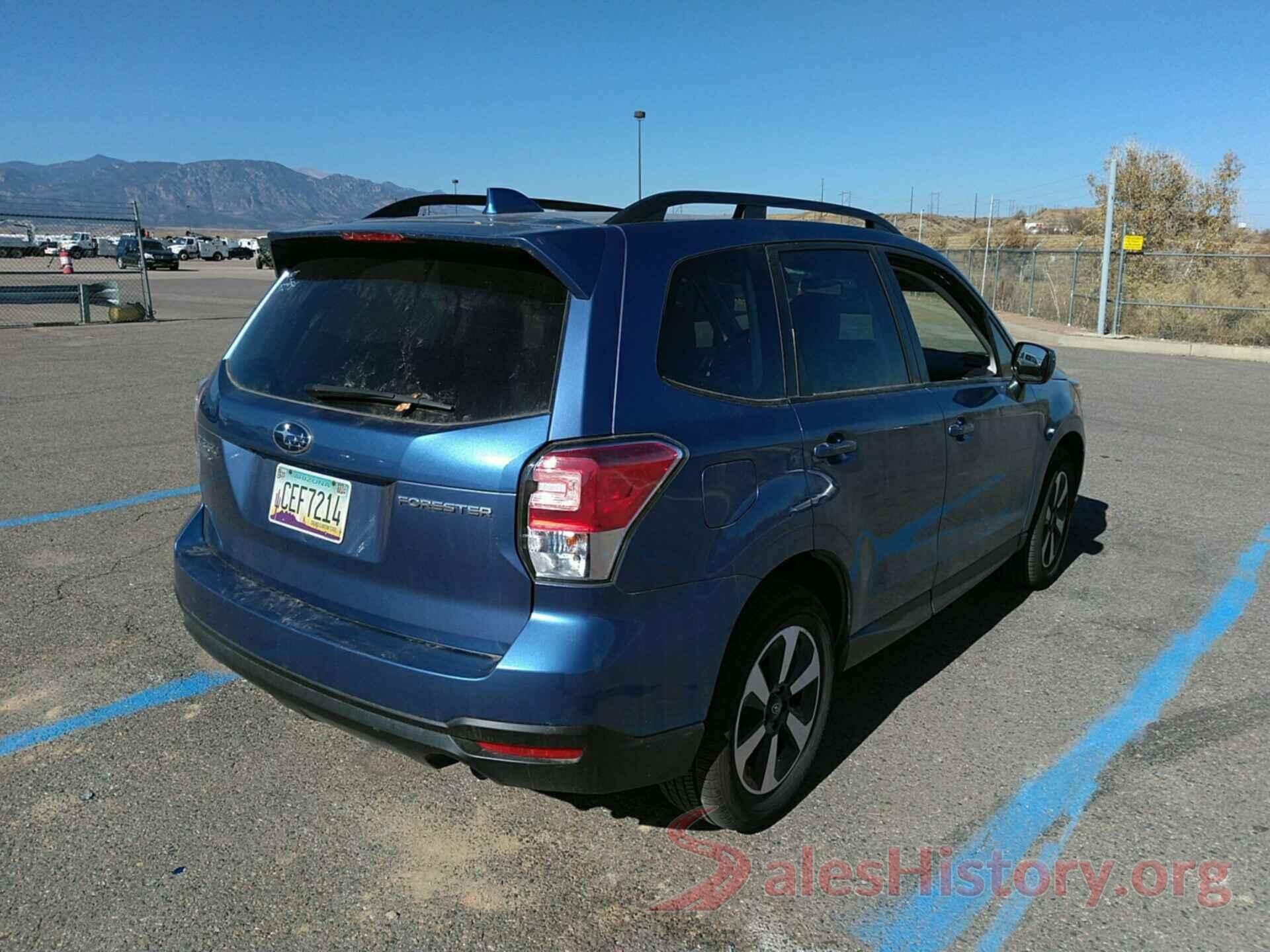 JF2SJAEC0JH513090 2018 SUBARU FORESTER