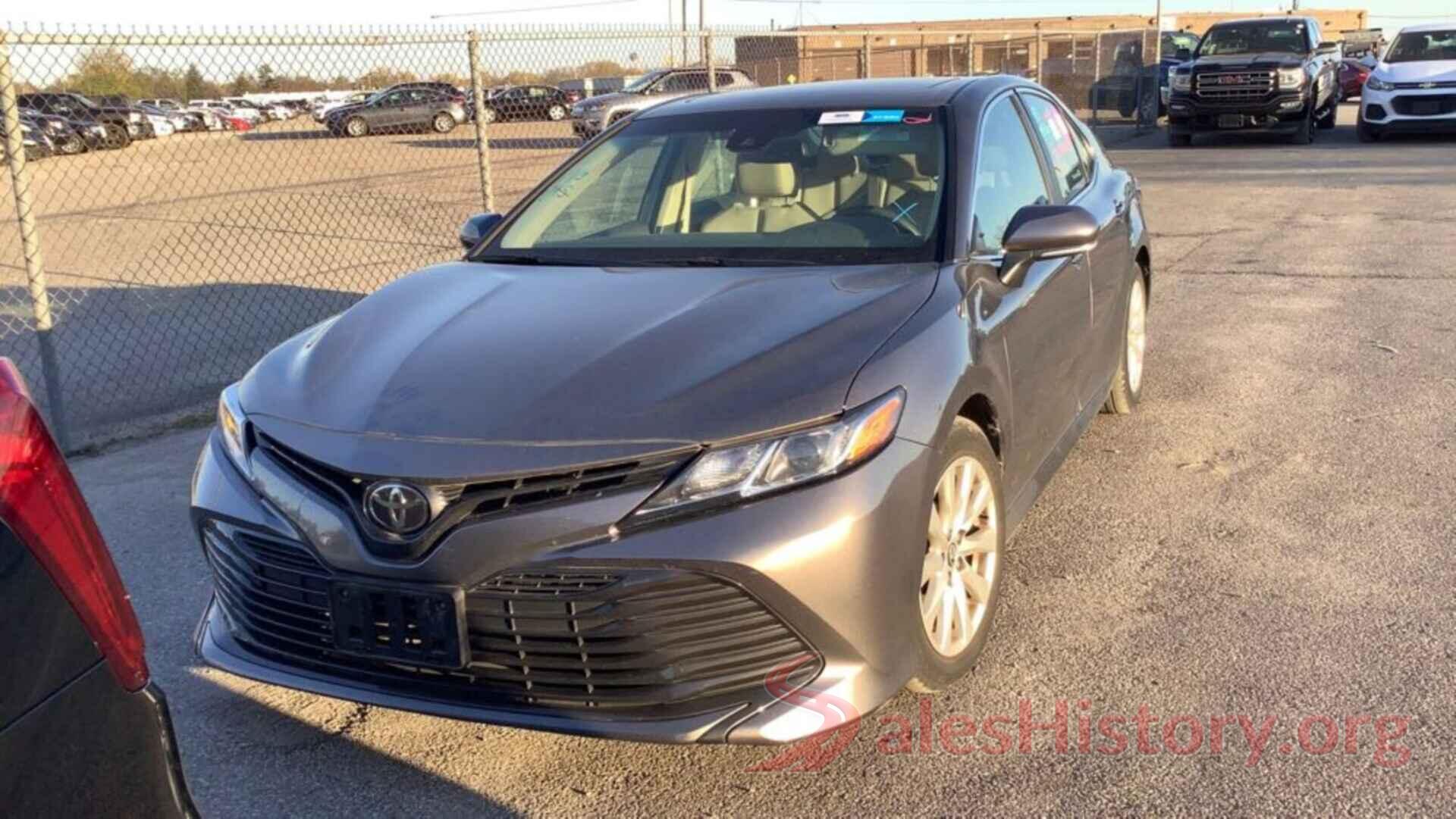 4T1B11HK8JU534600 2018 TOYOTA CAMRY