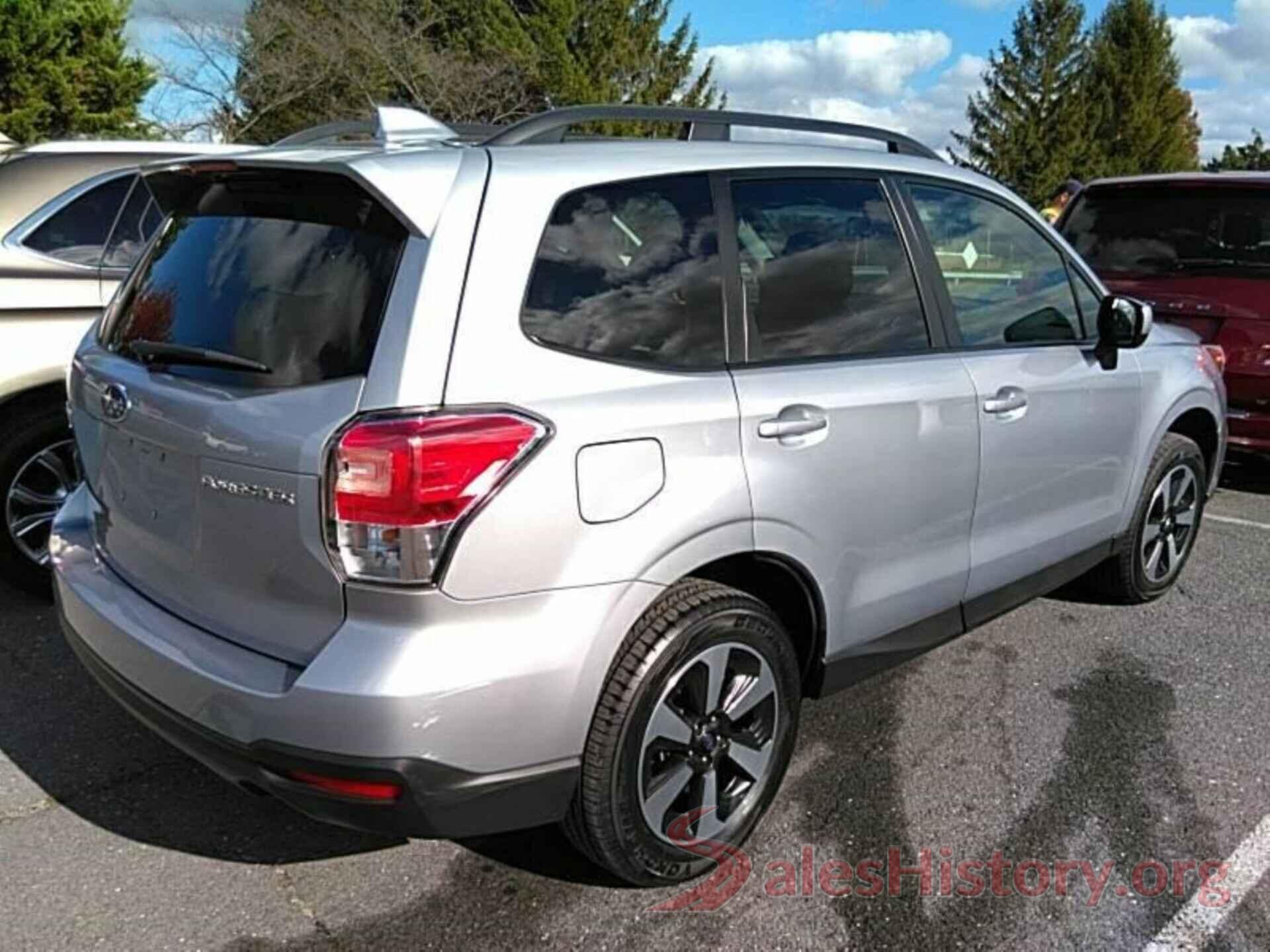 JF2SJAEC3JH512189 2018 SUBARU FORESTER