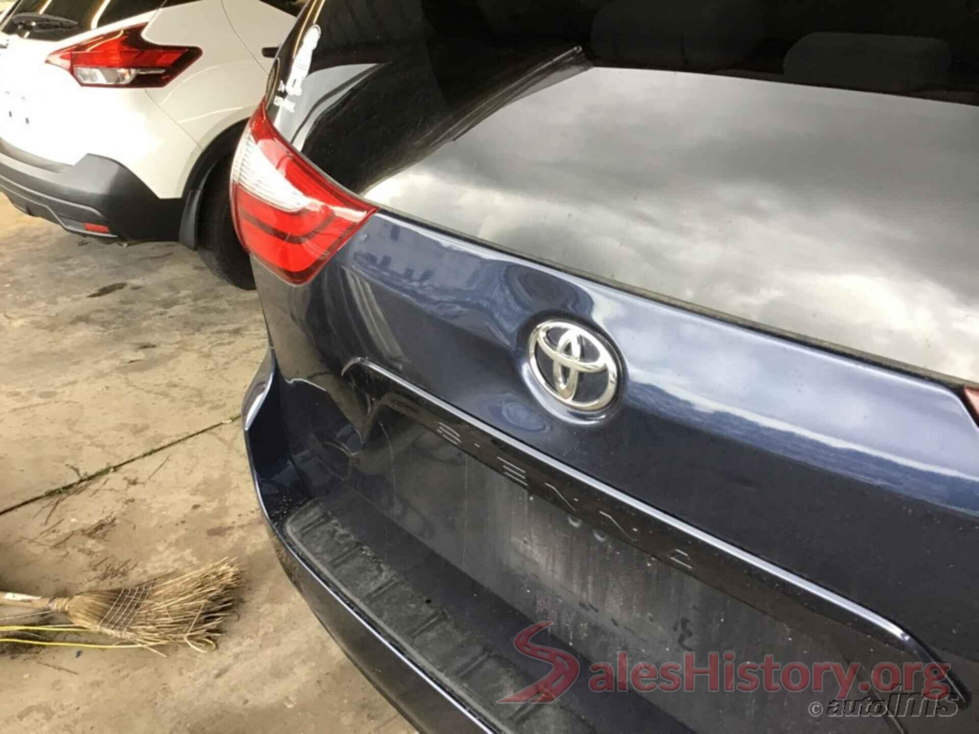 5TDJZ3DCXJS201807 2018 TOYOTA SIENNA