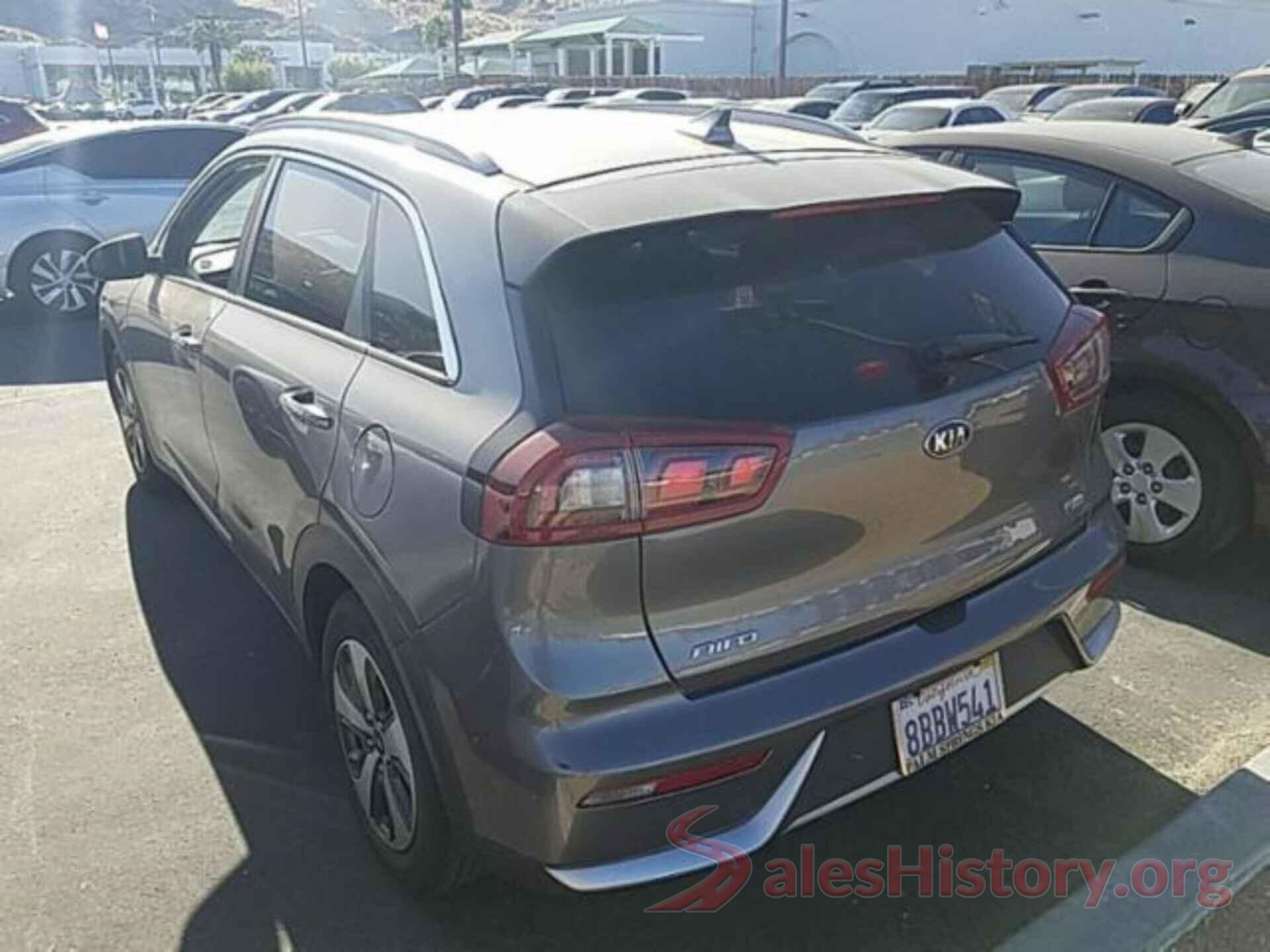 KNDCB3LC2J5132860 2018 KIA NIRO