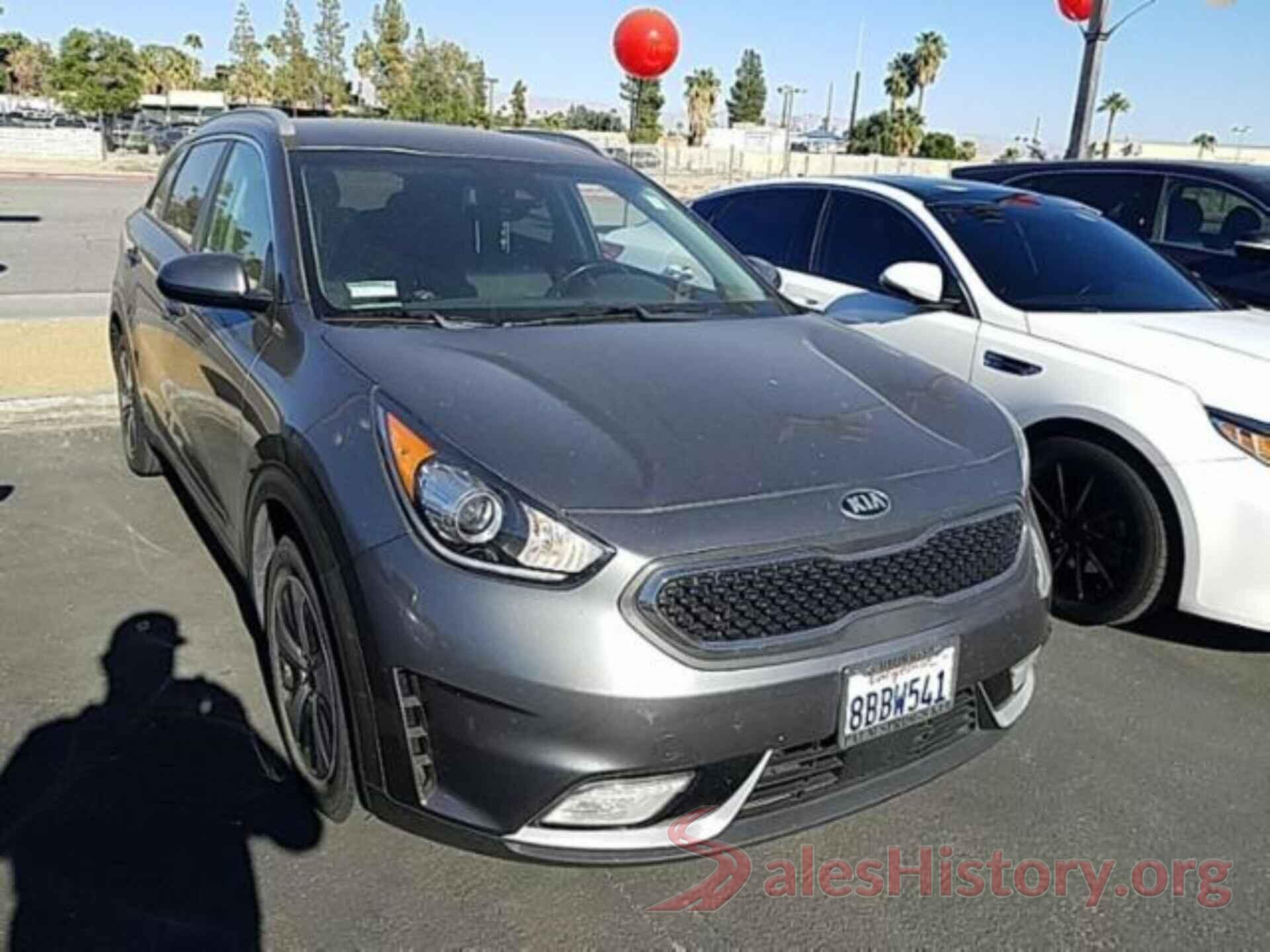 KNDCB3LC2J5132860 2018 KIA NIRO