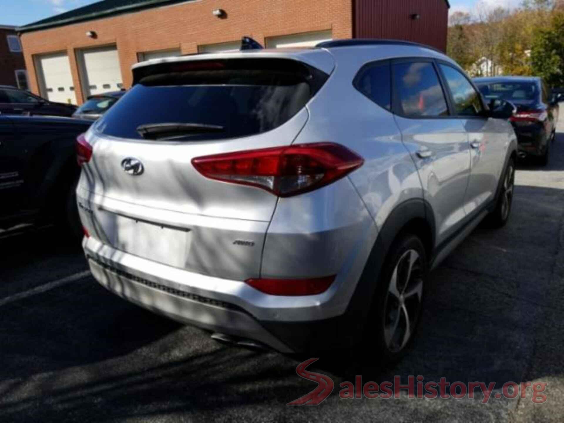 KM8J3CA20JU678220 2018 HYUNDAI TUCSON