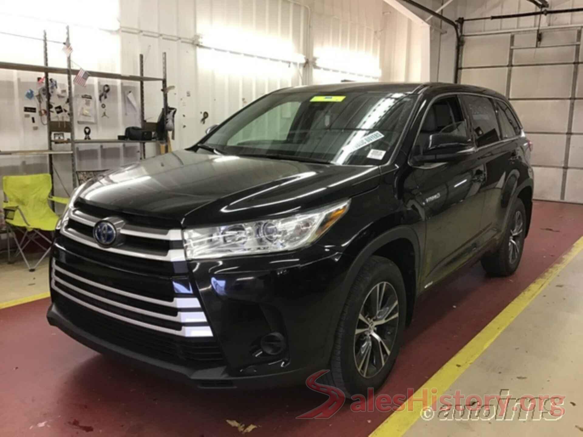 5TDBGRFH6JS038823 2018 TOYOTA HIGHLANDER