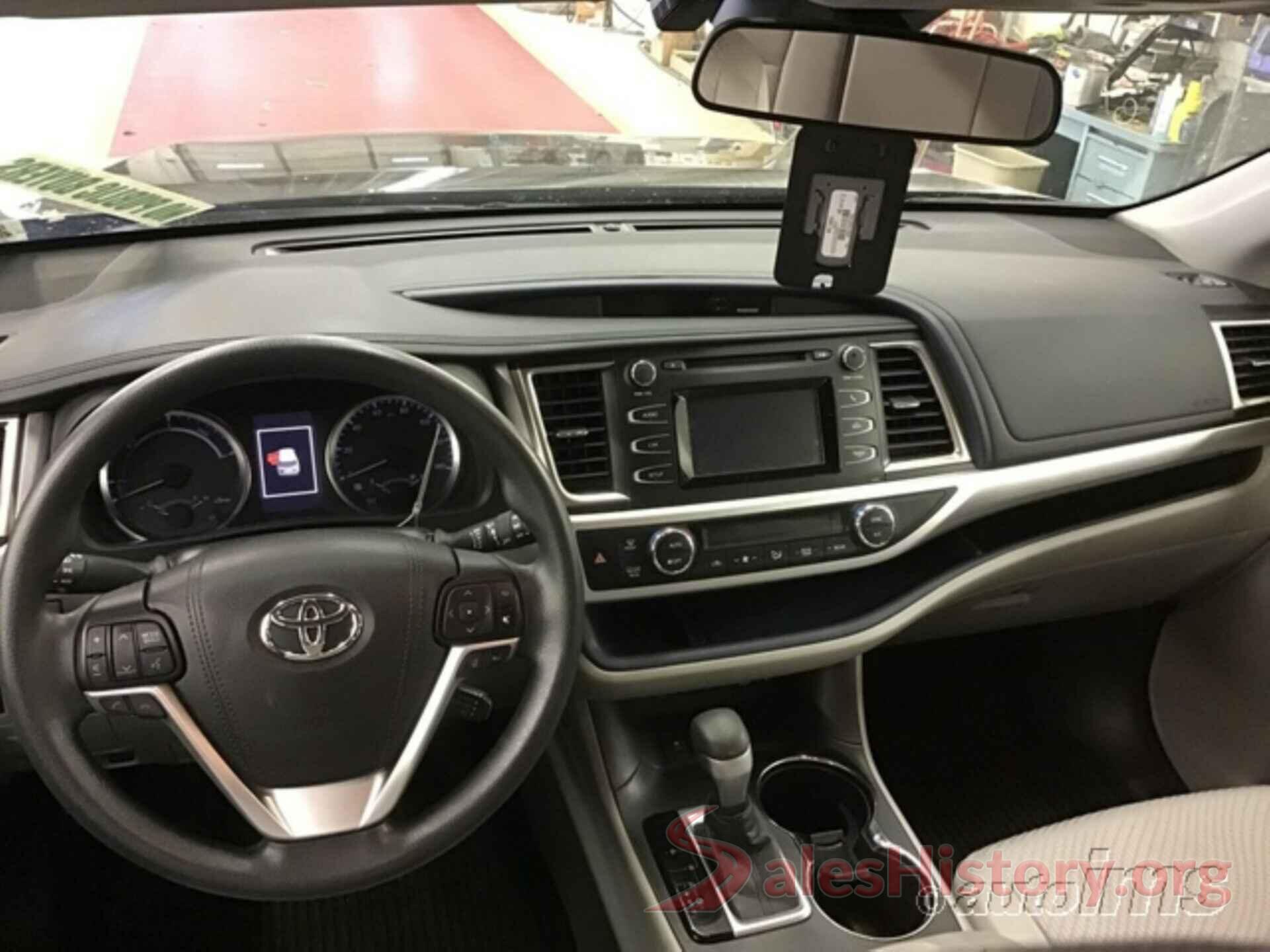 5TDBGRFH6JS038823 2018 TOYOTA HIGHLANDER