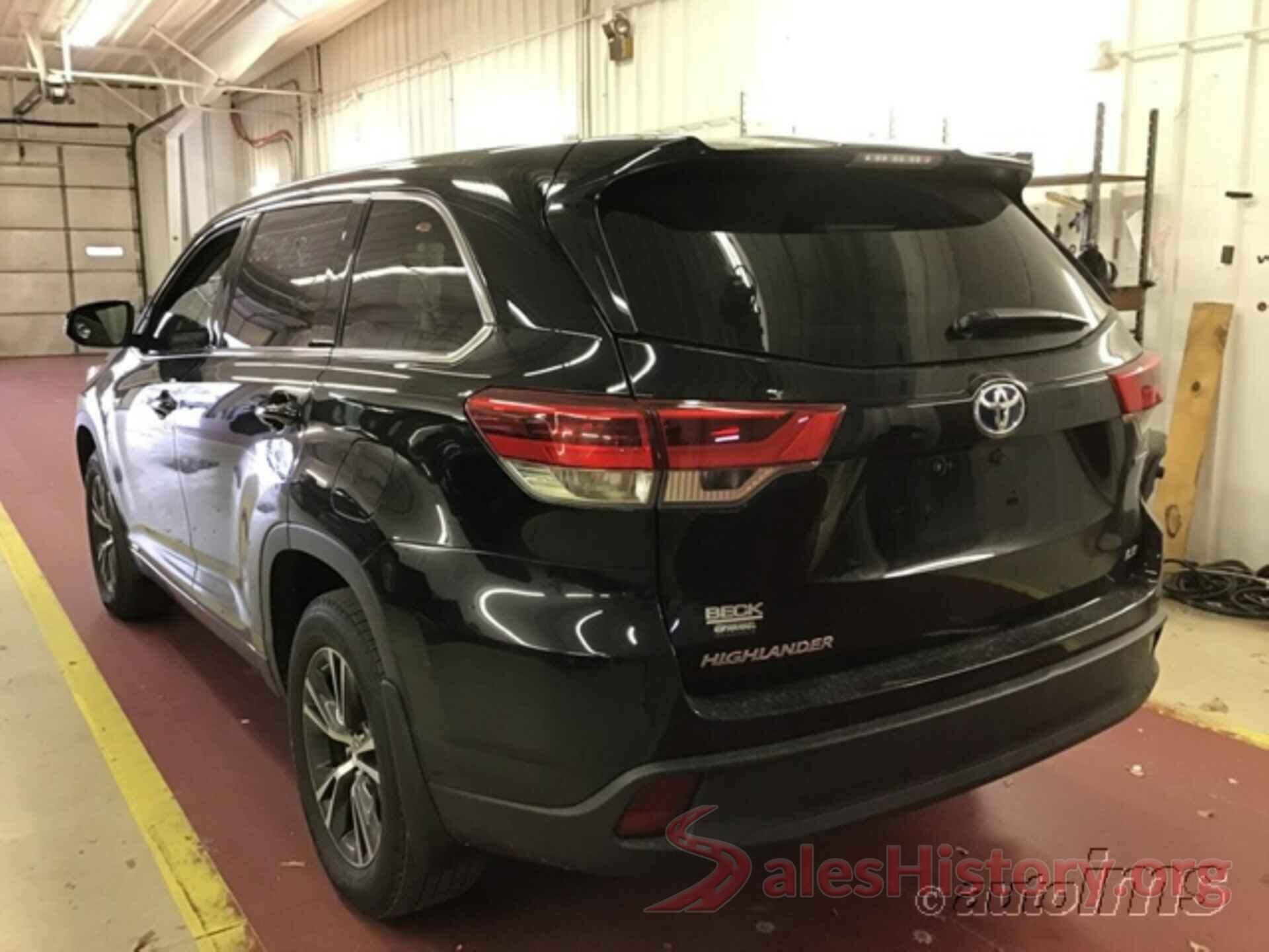 5TDBGRFH6JS038823 2018 TOYOTA HIGHLANDER