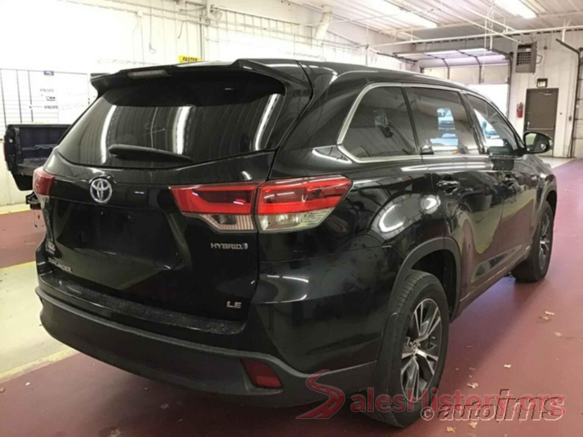 5TDBGRFH6JS038823 2018 TOYOTA HIGHLANDER