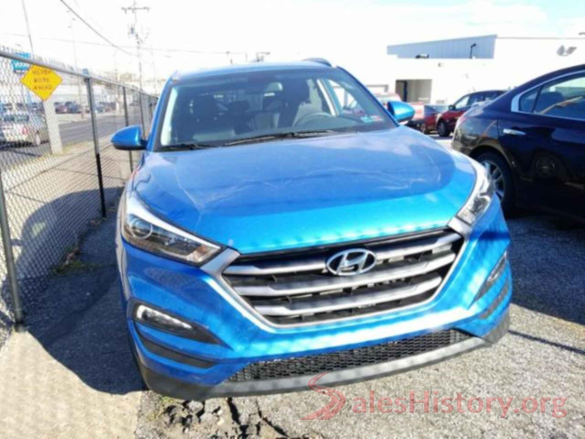 KM8J3CA42HU258258 2017 HYUNDAI TUCSON