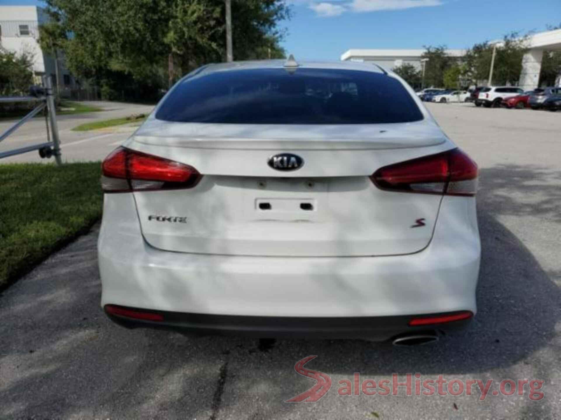 3KPFL4A75JE198104 2018 KIA FORTE