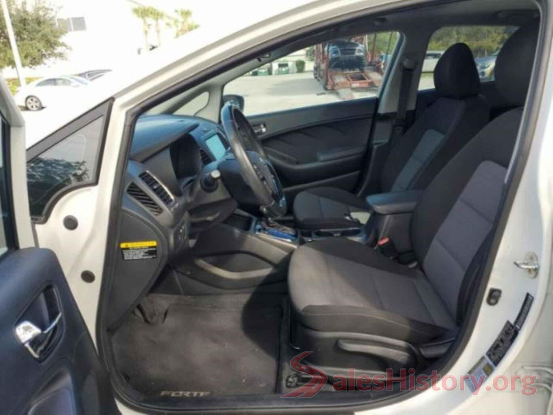 3KPFL4A75JE198104 2018 KIA FORTE