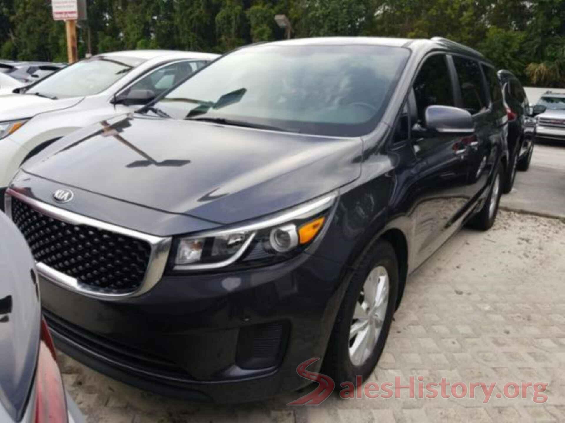 KNDMB5C13H6328101 2017 KIA SEDONA