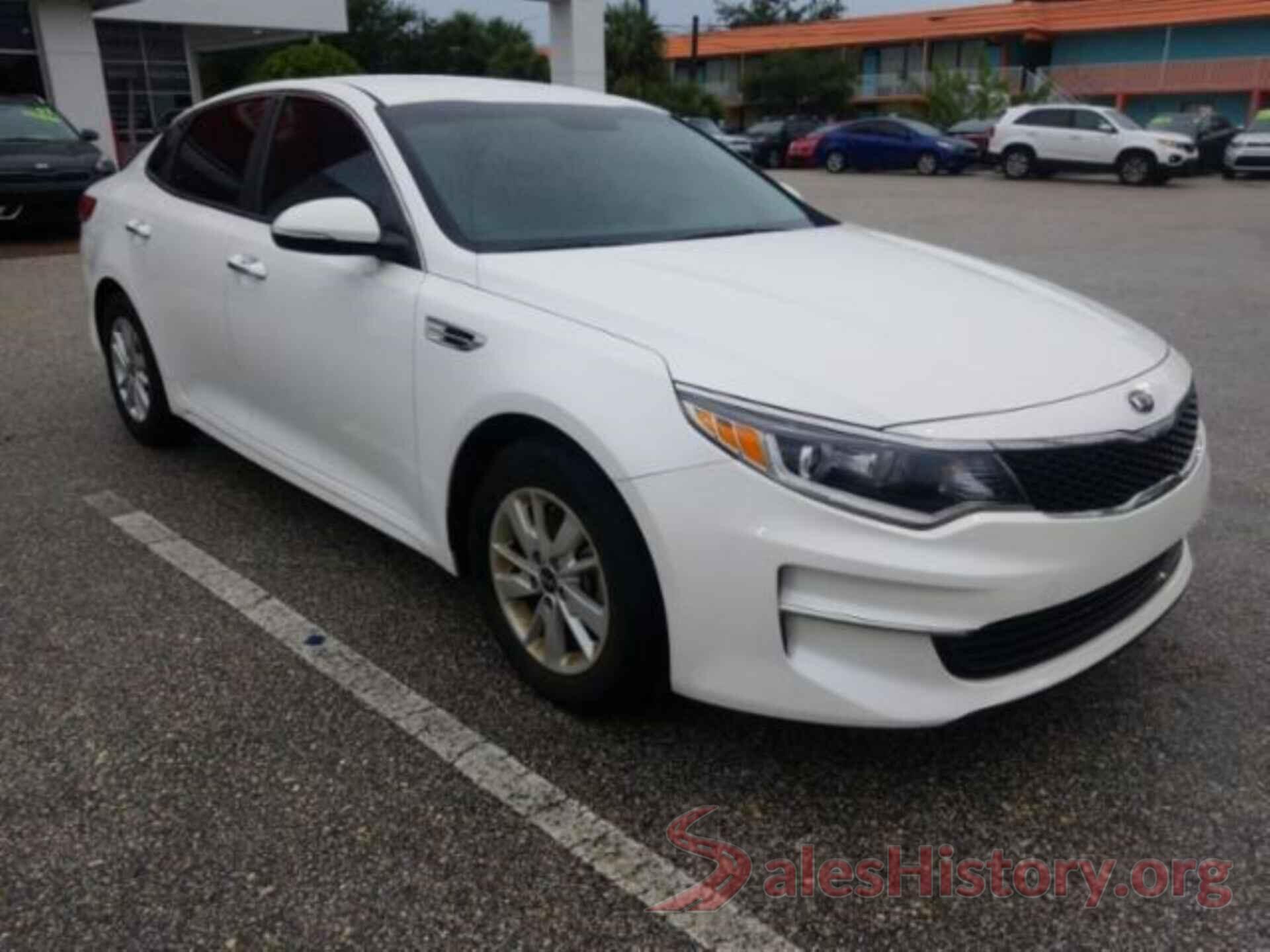 KNAGT4L36J5214429 2018 KIA OPTIMA