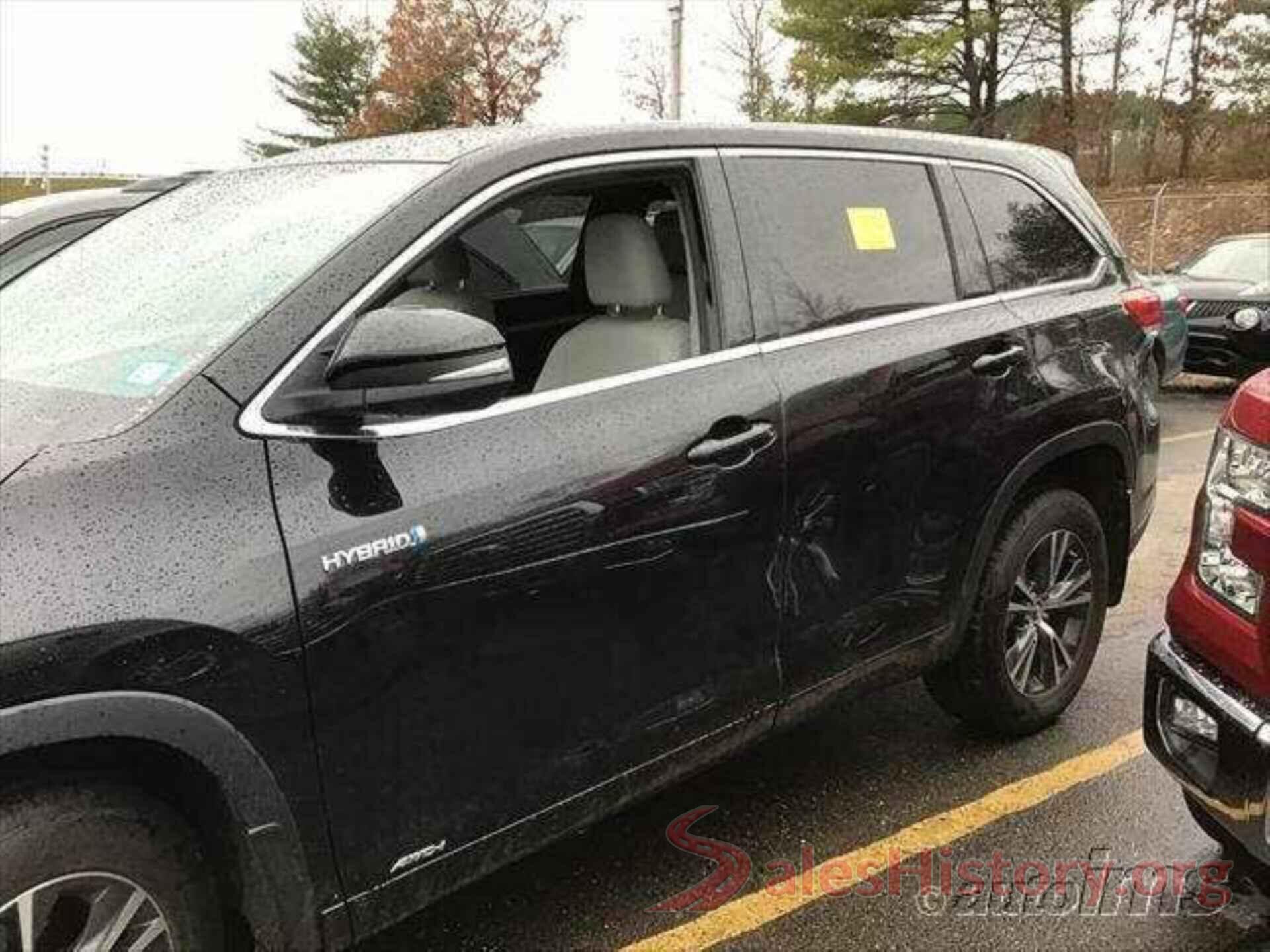 5TDBGRFH0JS038722 2018 TOYOTA HIGHLANDER