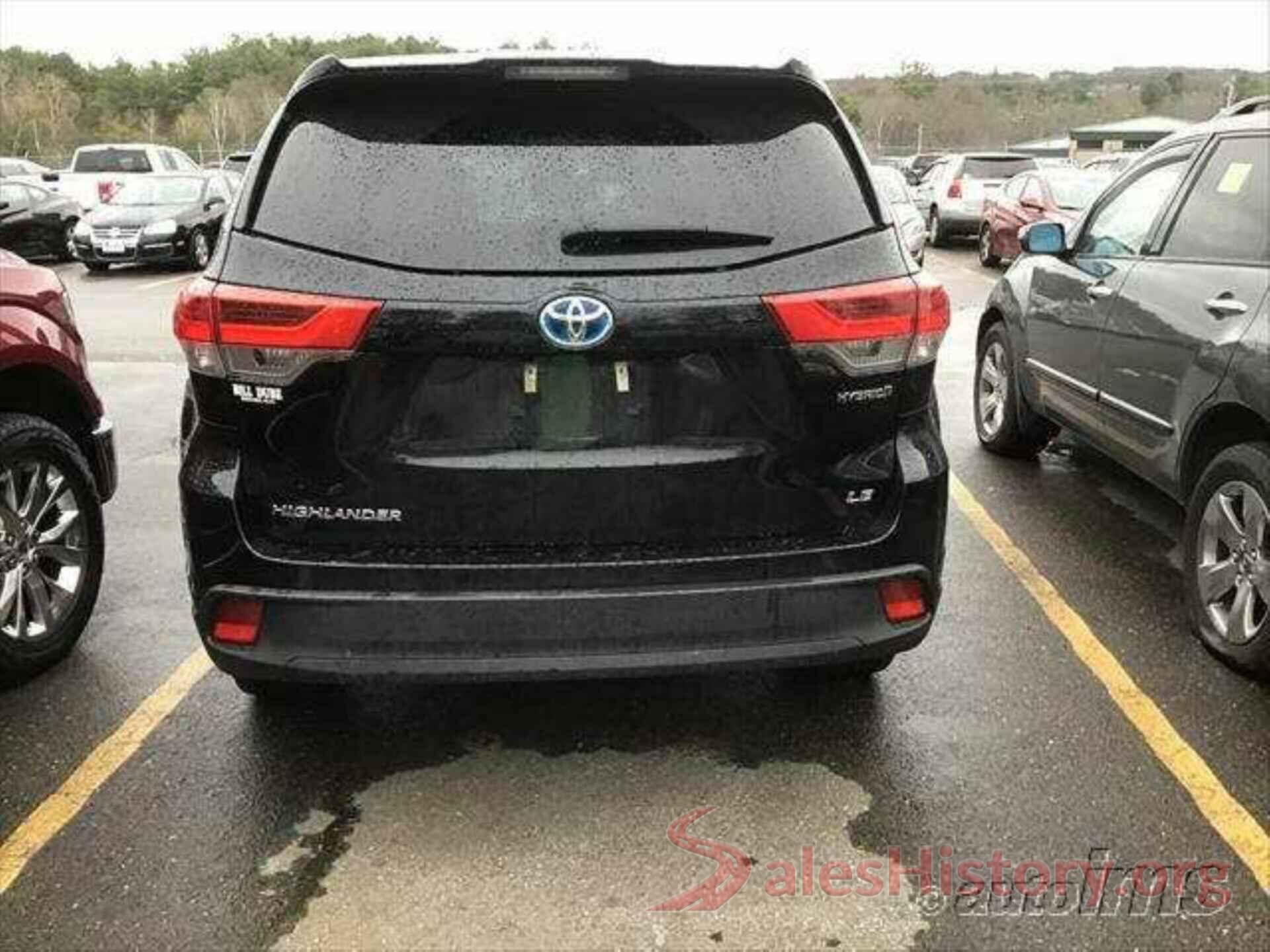 5TDBGRFH0JS038722 2018 TOYOTA HIGHLANDER