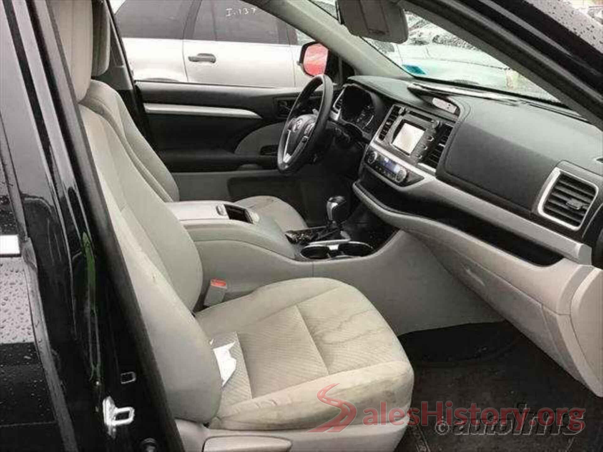 5TDBGRFH0JS038722 2018 TOYOTA HIGHLANDER